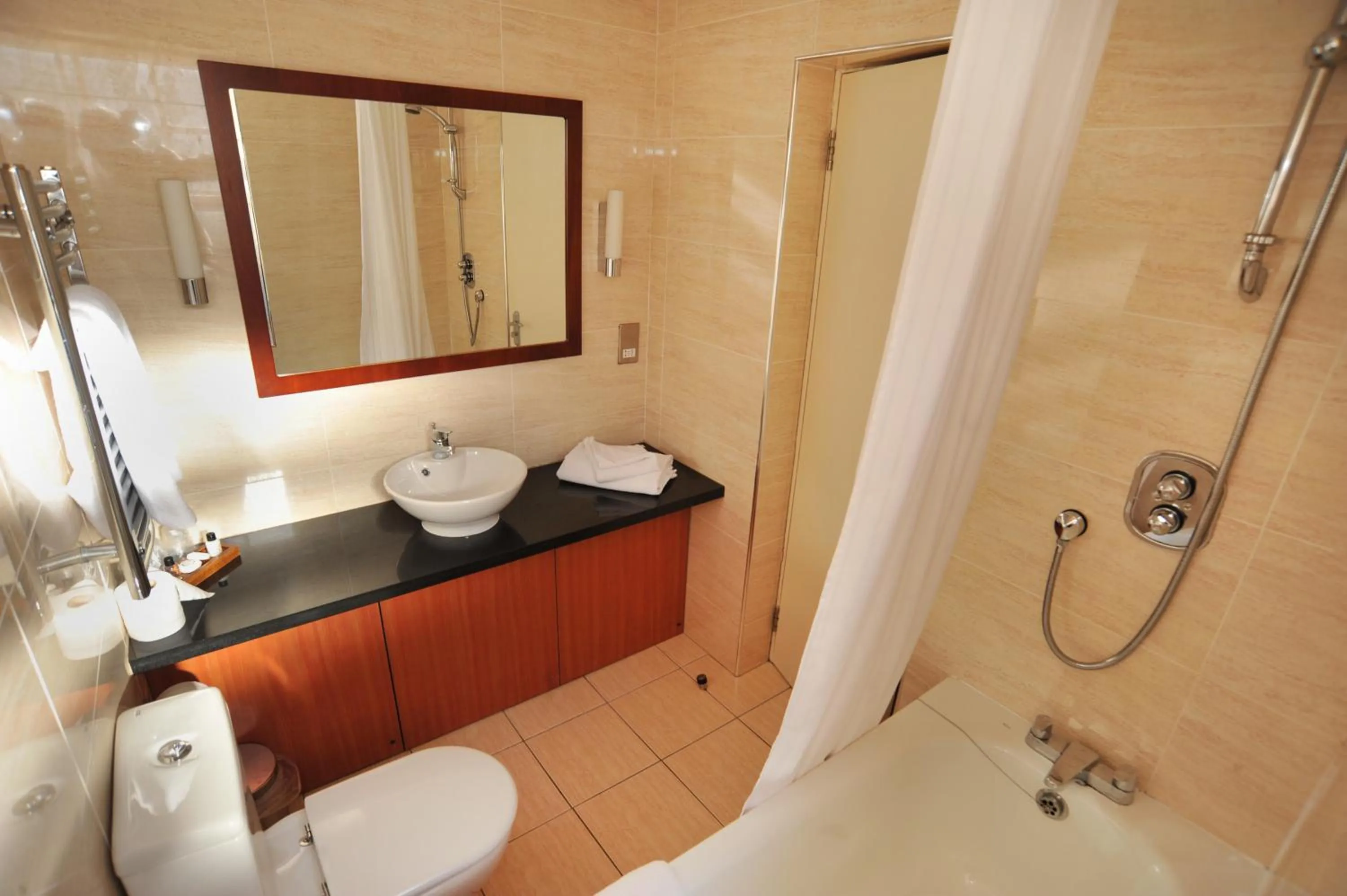 Bathroom in Golden Lion Hotel