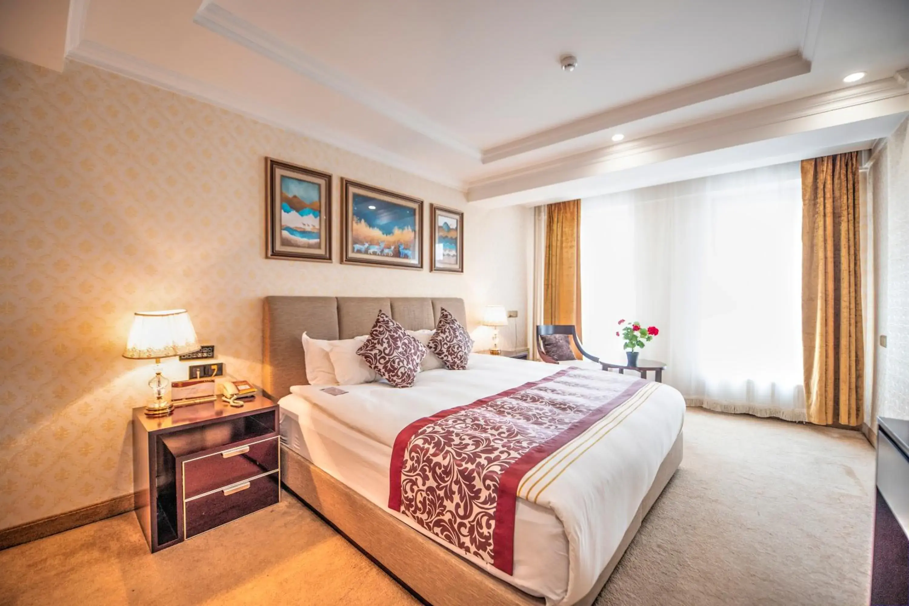 Executive Suite - single occupancy in Royal House Hotel 2 Executive Suite - single occupancy in Royal House Hotel 2
