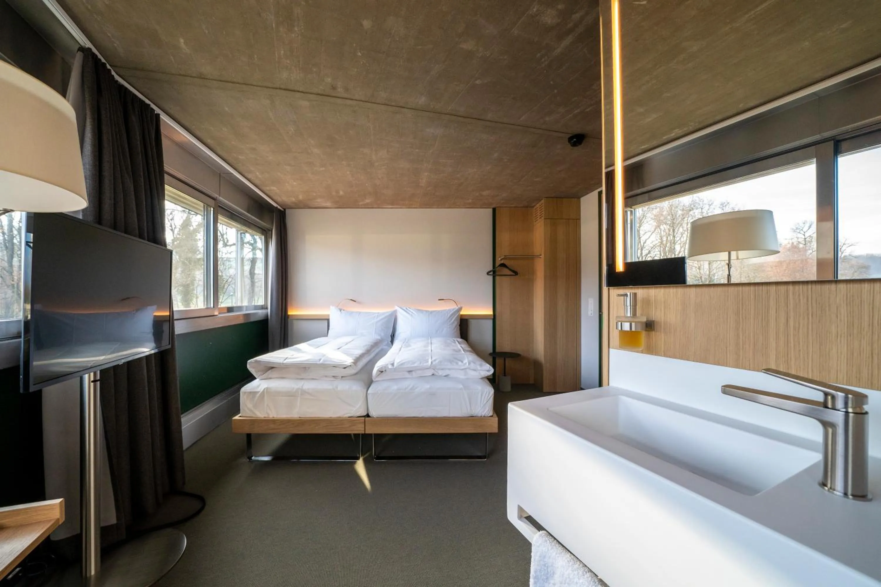 Photo of the whole room, Bed in Centre Loewenberg