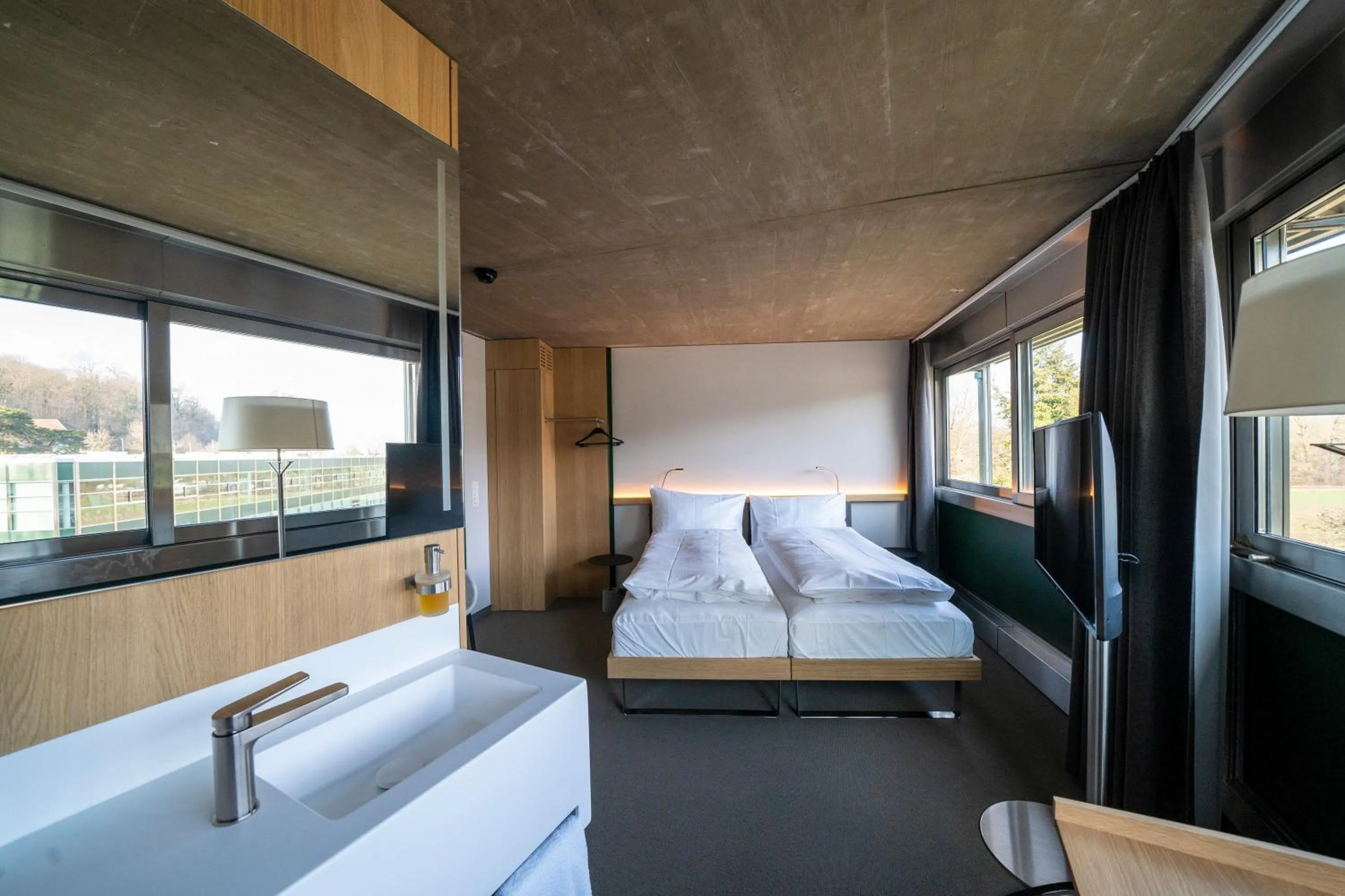 Photo of the whole room, Bed in Centre Loewenberg