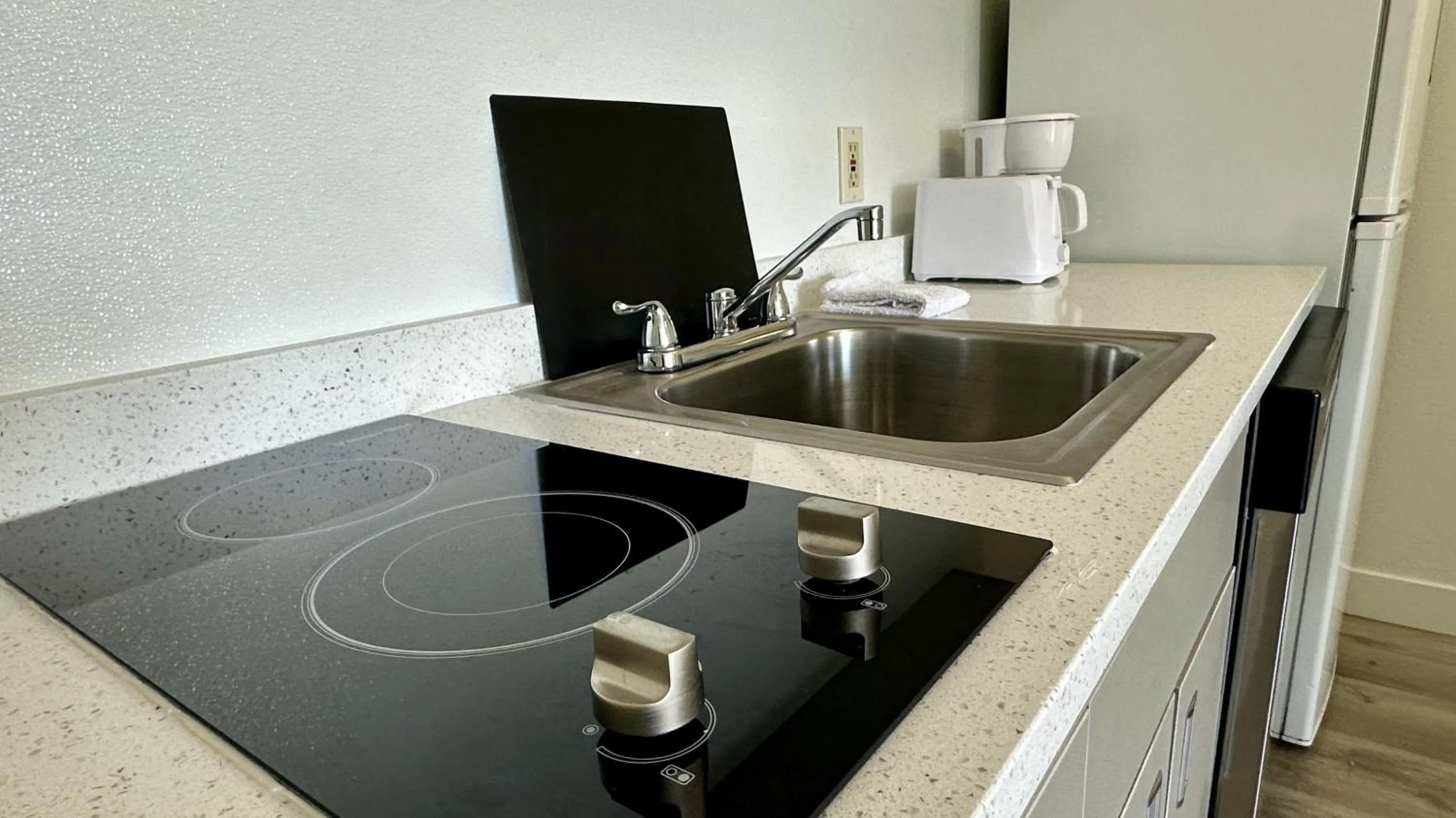 kitchen in MainStay Suites Las Vegas Flamingo