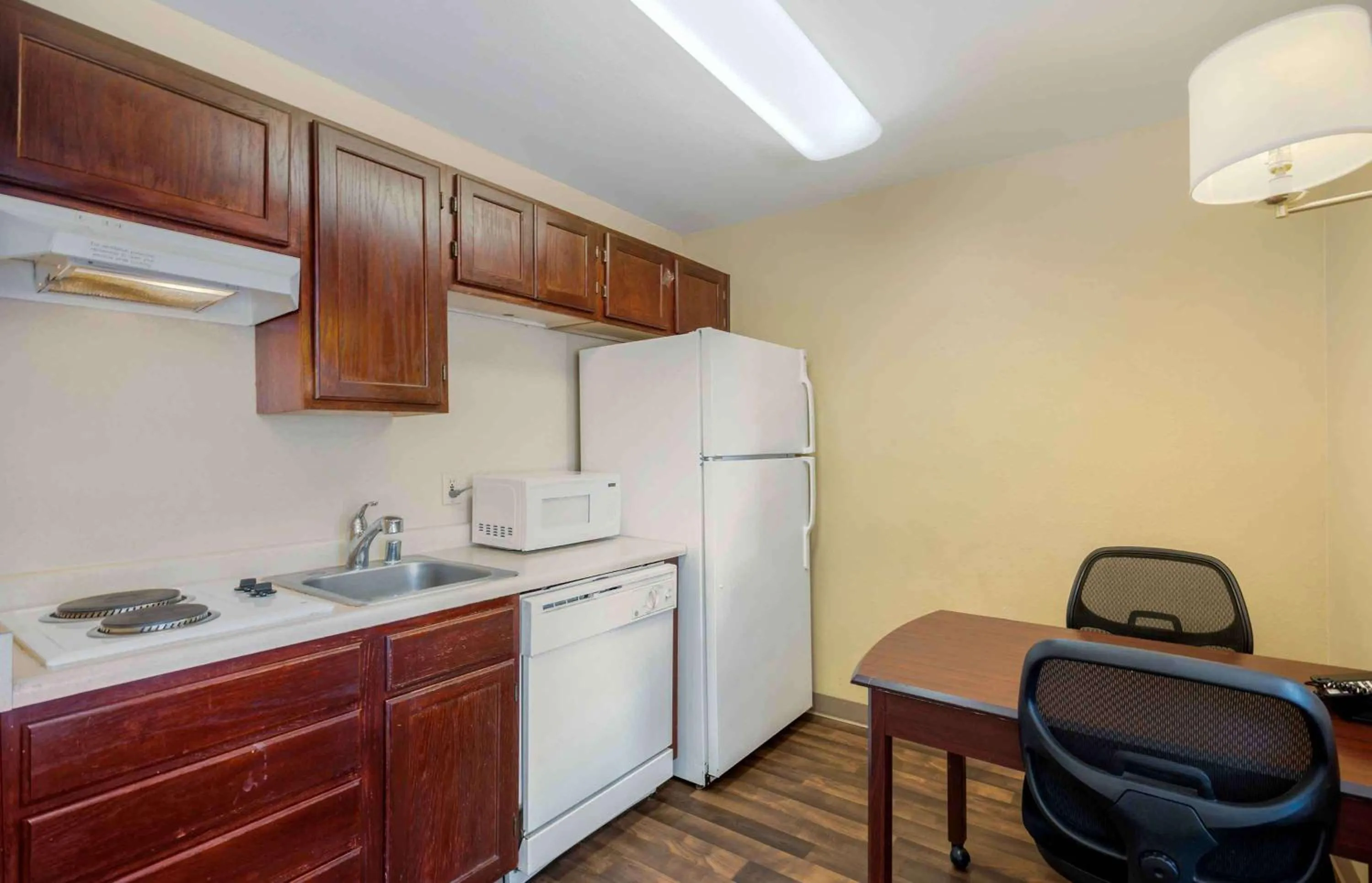 Kitchen or kitchenette in MainStay Suites Las Vegas Flamingo