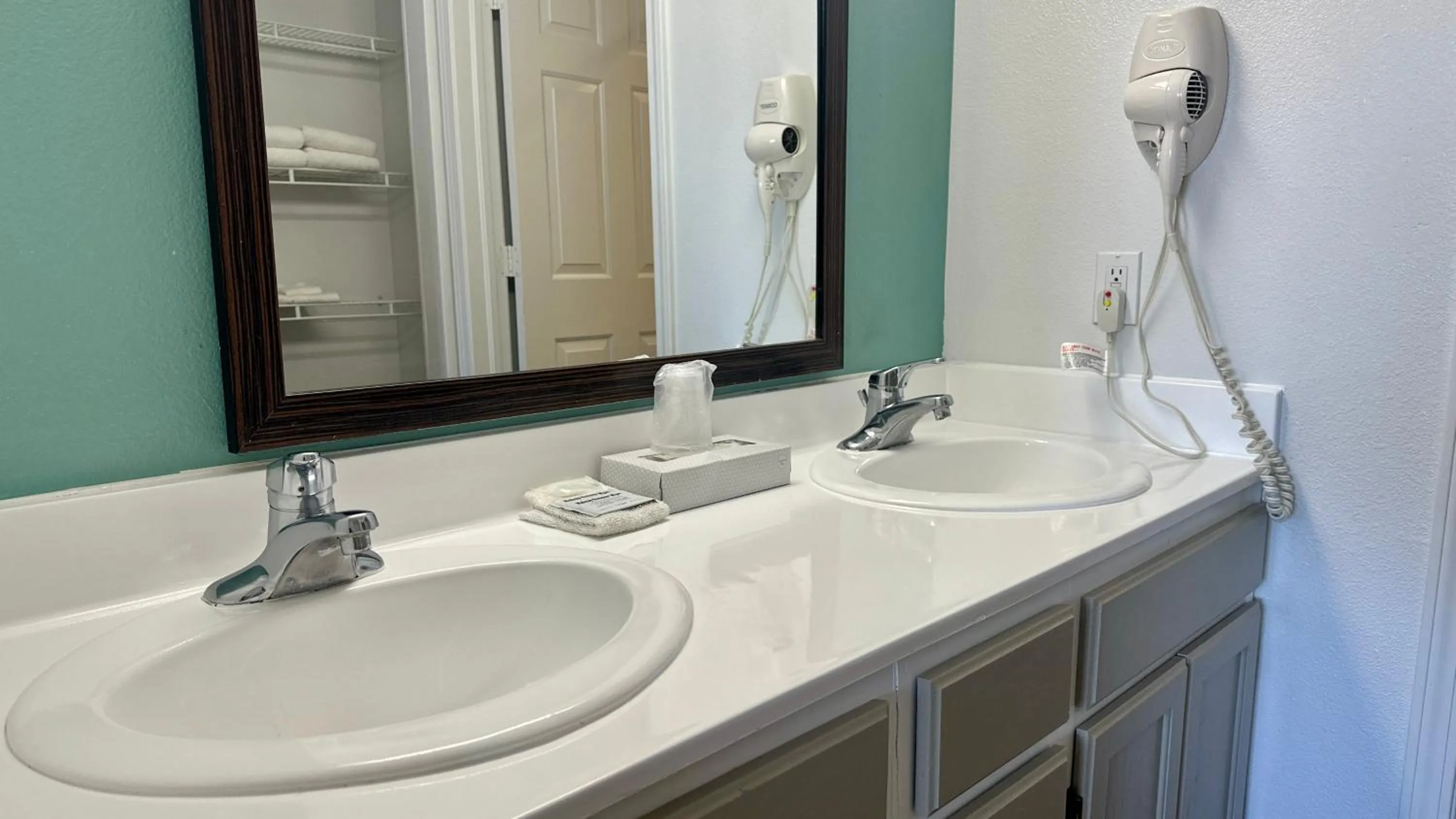 Bathroom in MainStay Suites Las Vegas Flamingo