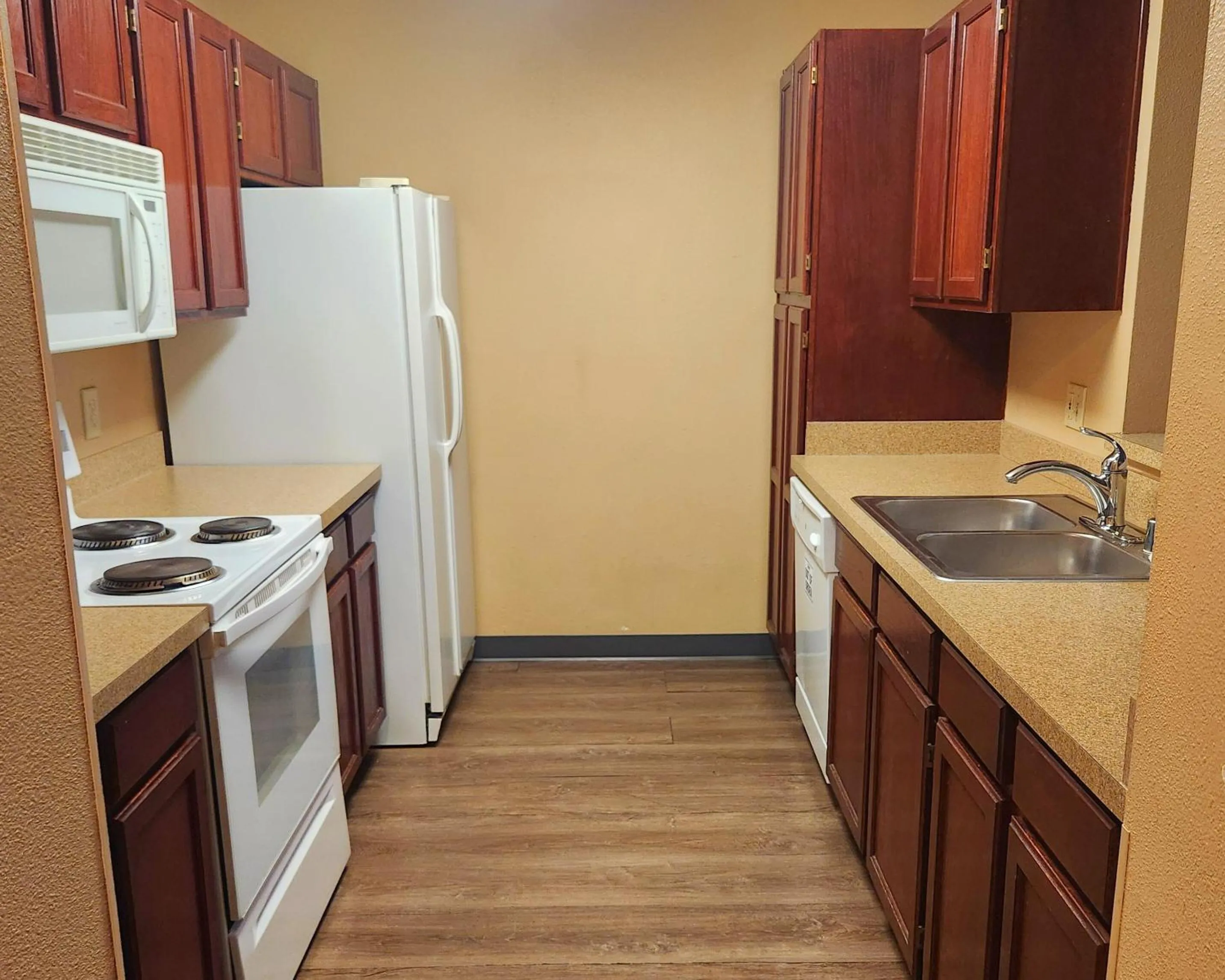 Kitchen or kitchenette in MainStay Suites Las Vegas Flamingo