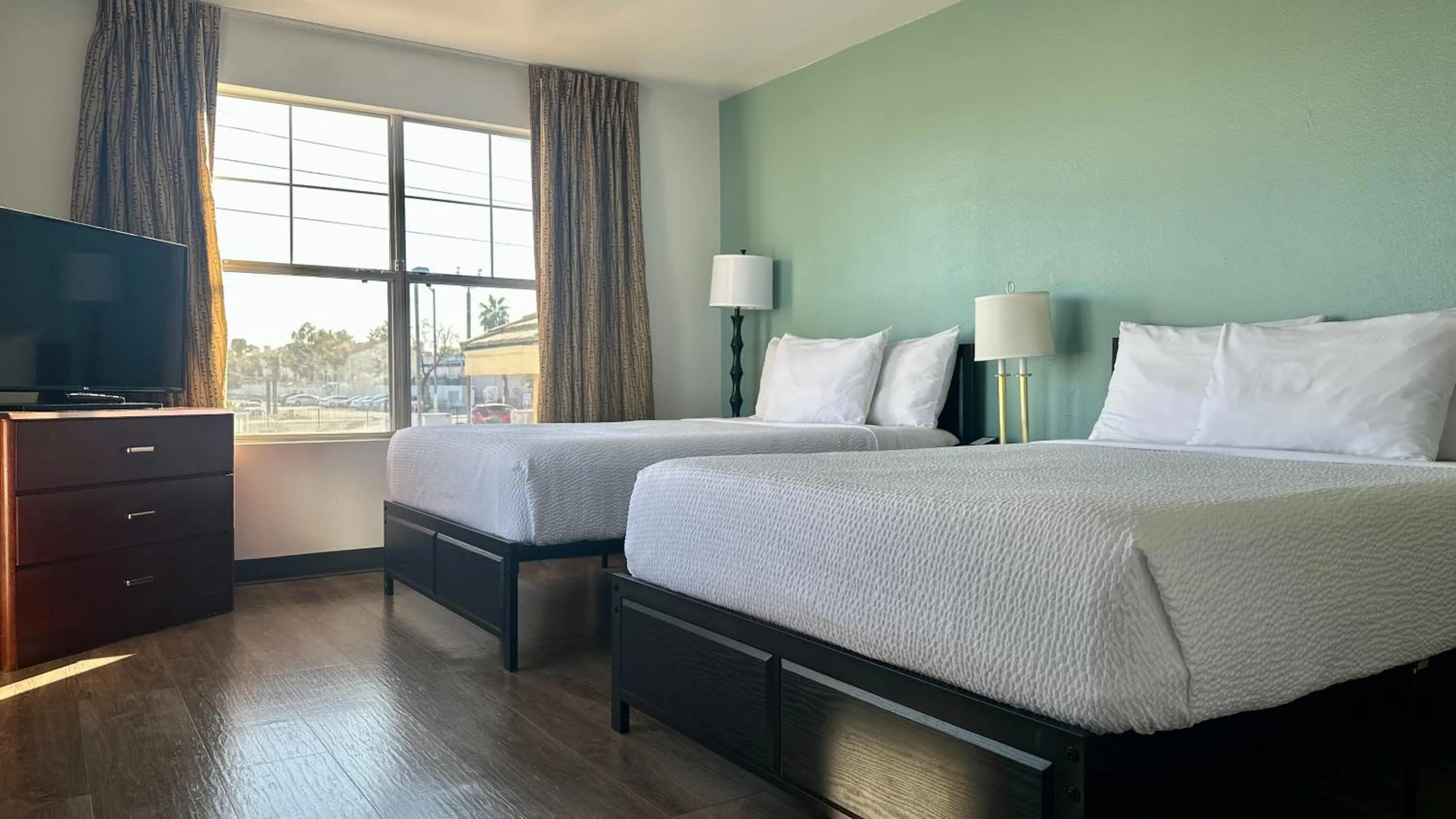 Bedroom, Bed in MainStay Suites Las Vegas Flamingo