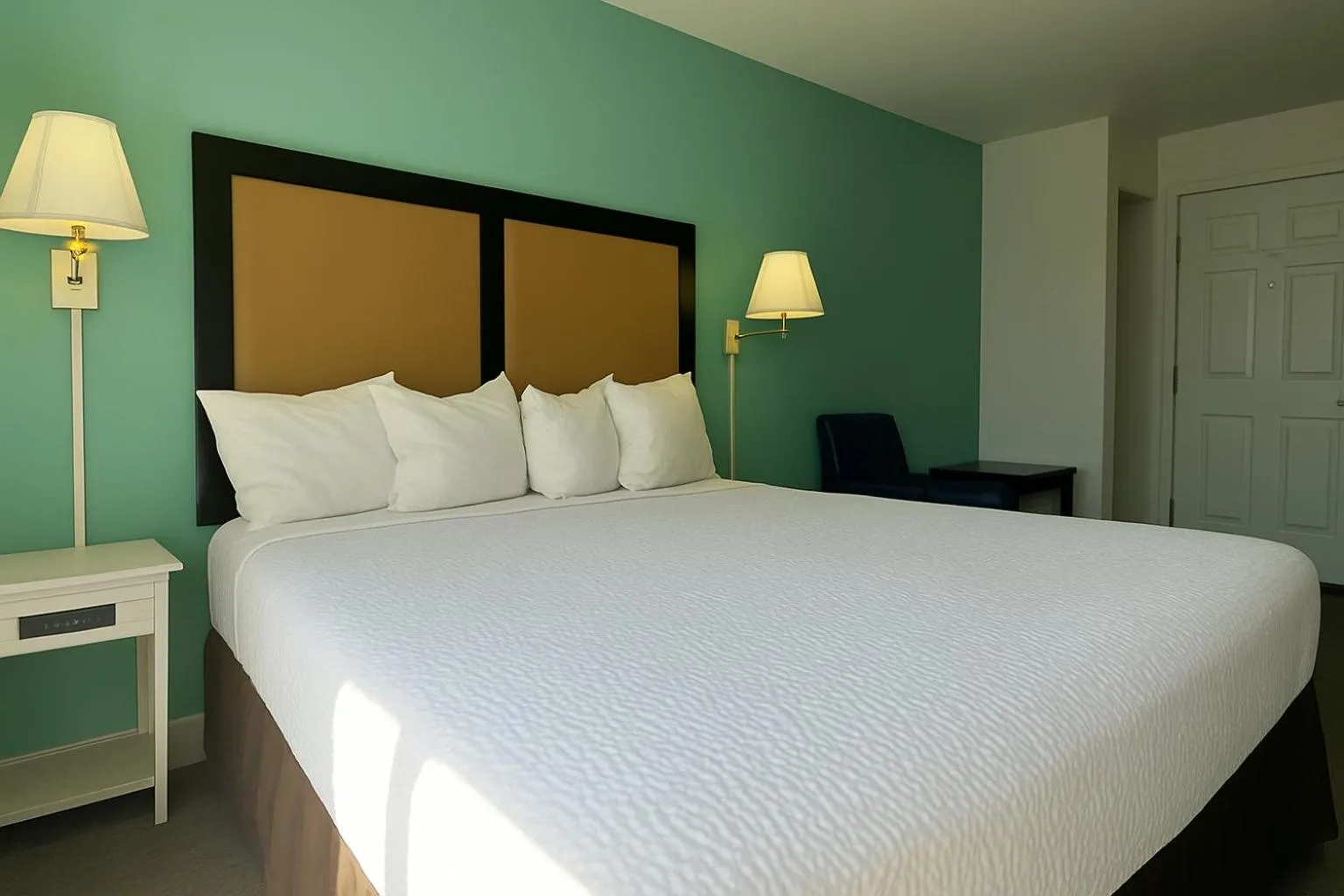 Bed in MainStay Suites Las Vegas Flamingo