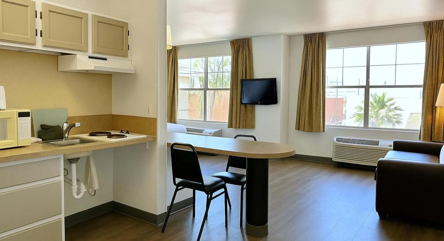 kitchen in MainStay Suites Las Vegas Flamingo