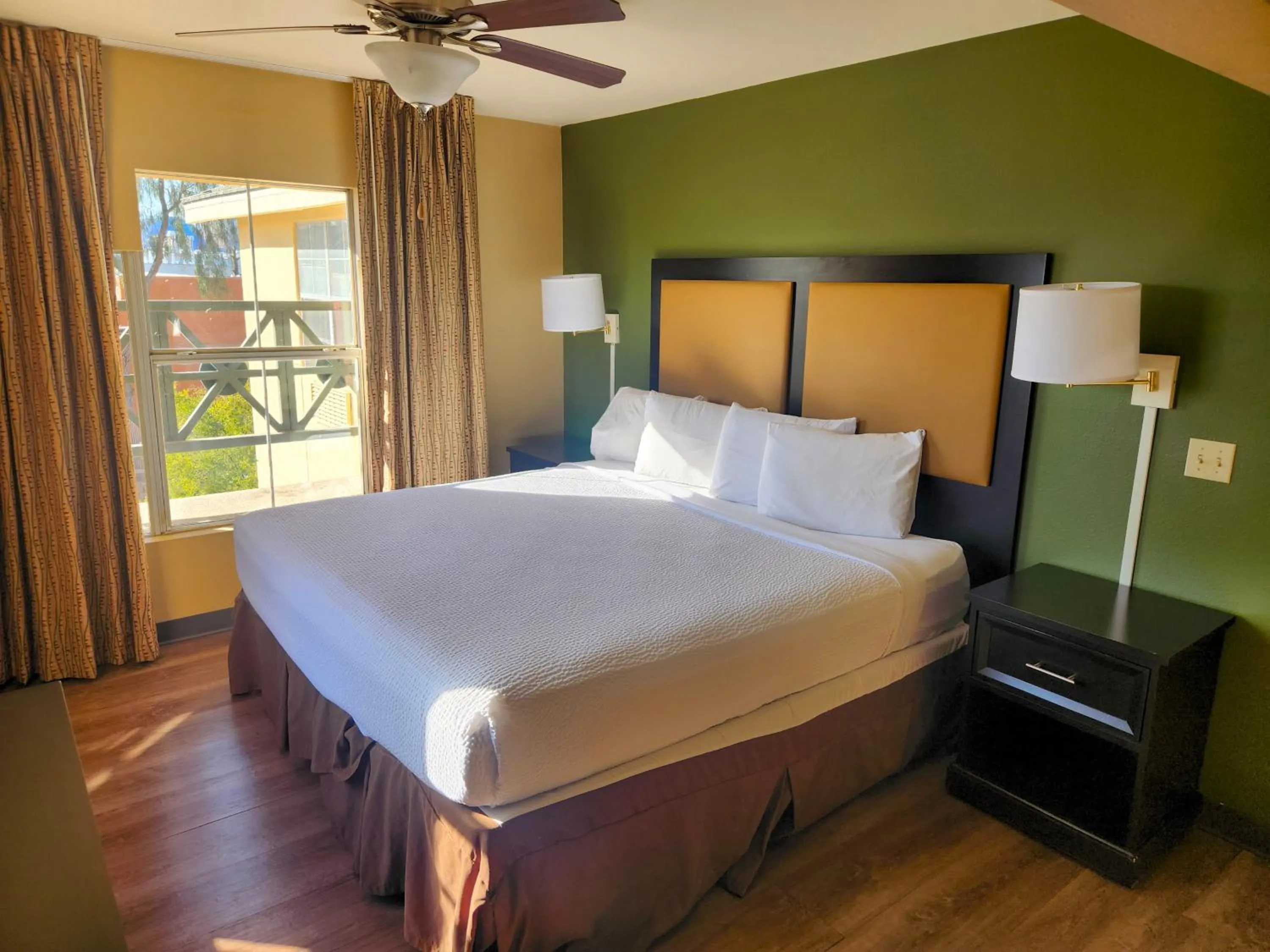 Bed in MainStay Suites Las Vegas Flamingo