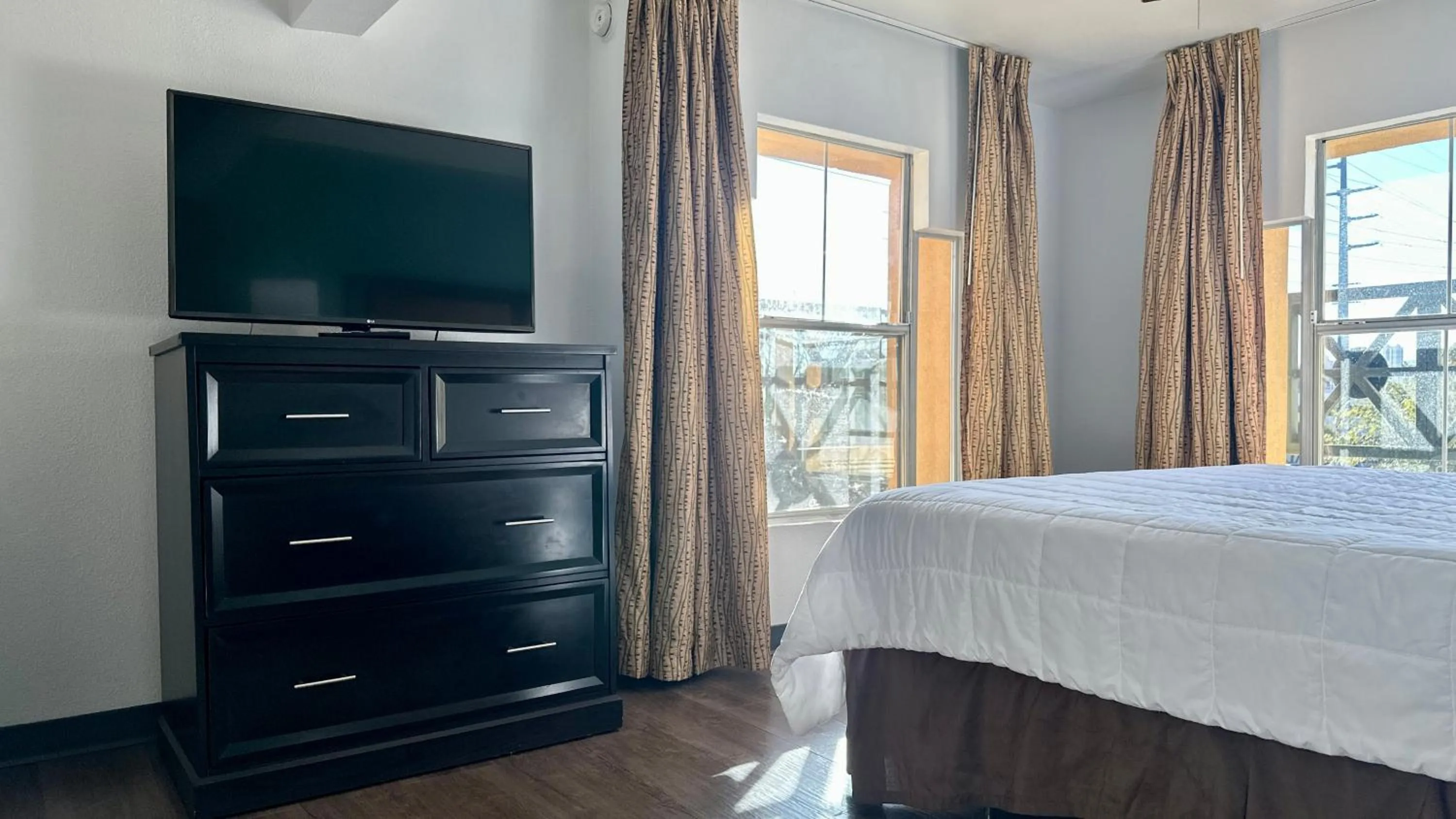 Bedroom, Bed in MainStay Suites Las Vegas Flamingo