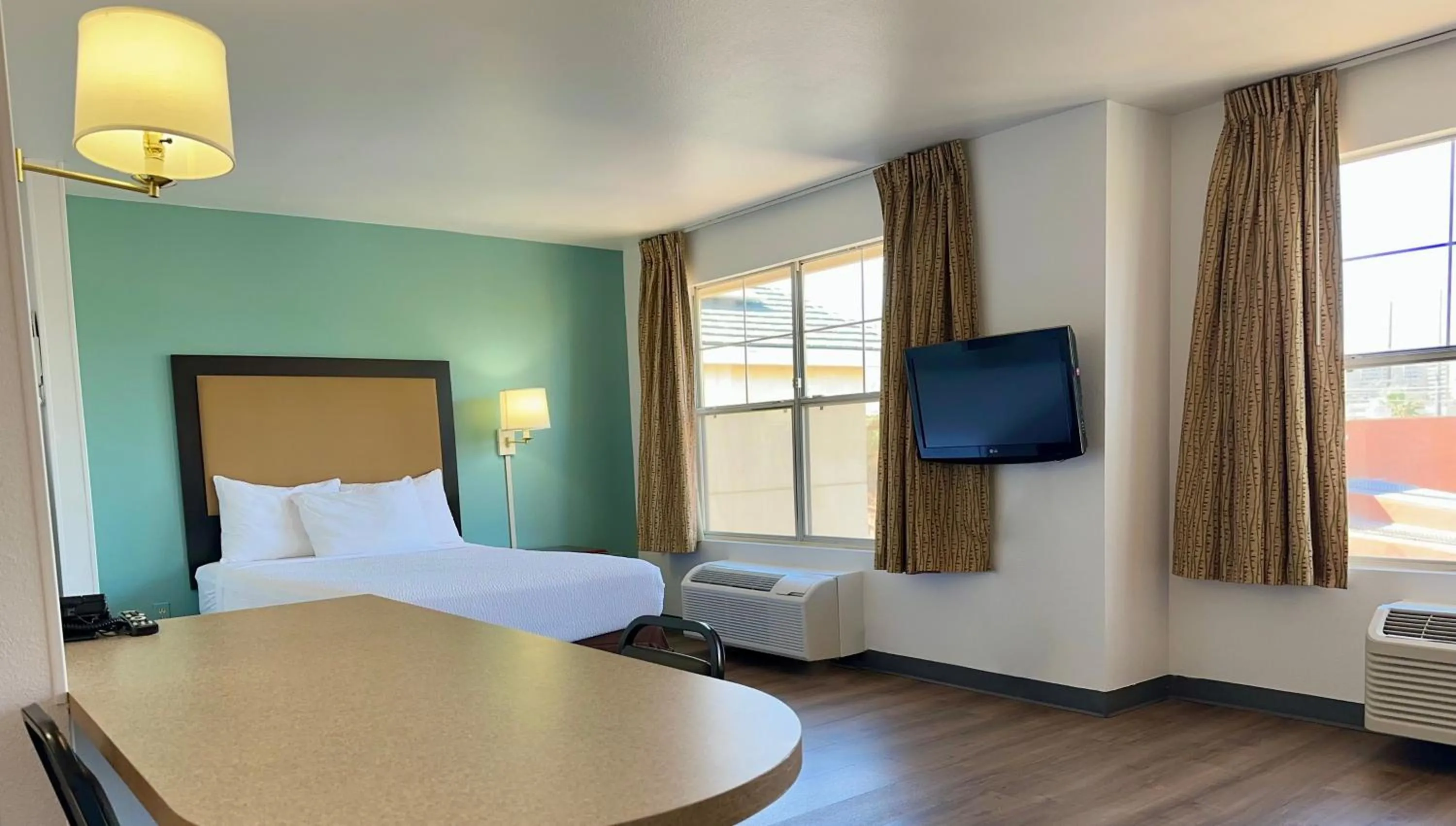 Bedroom, Bed in MainStay Suites Las Vegas Flamingo