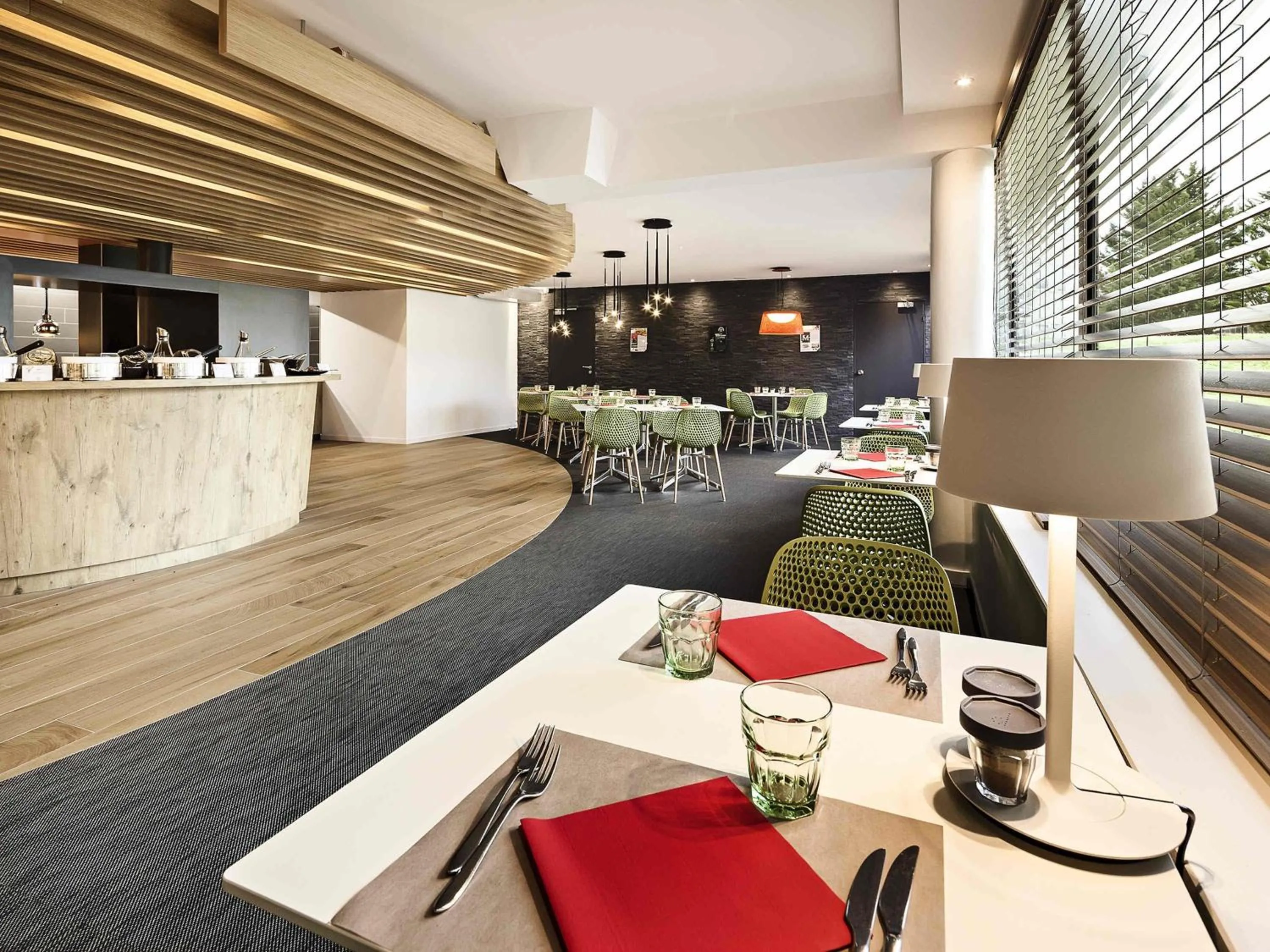 Restaurant/places to eat in ibis Poitiers Site du Futuroscope