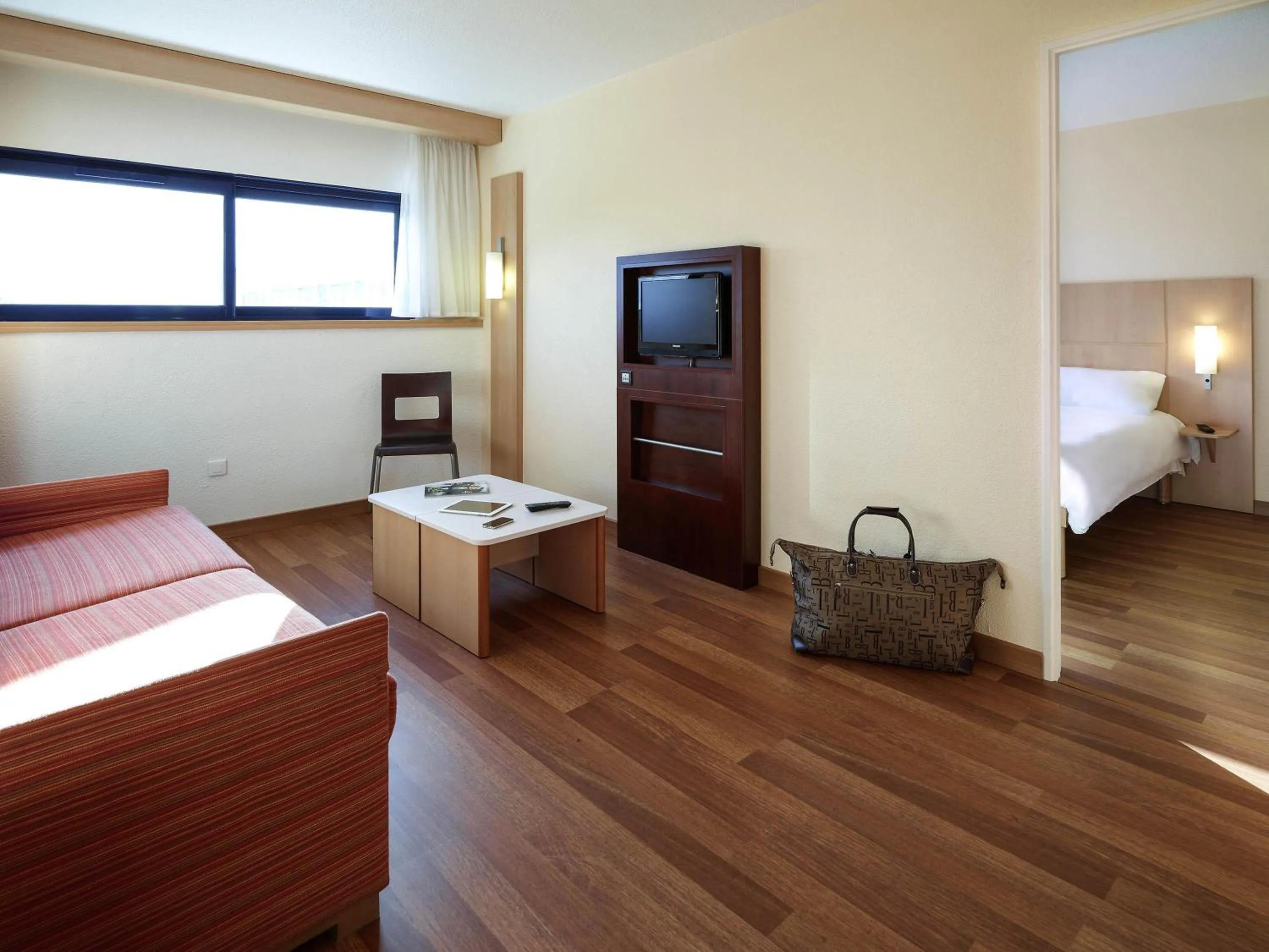 Bedroom, Bed in ibis Poitiers Site du Futuroscope