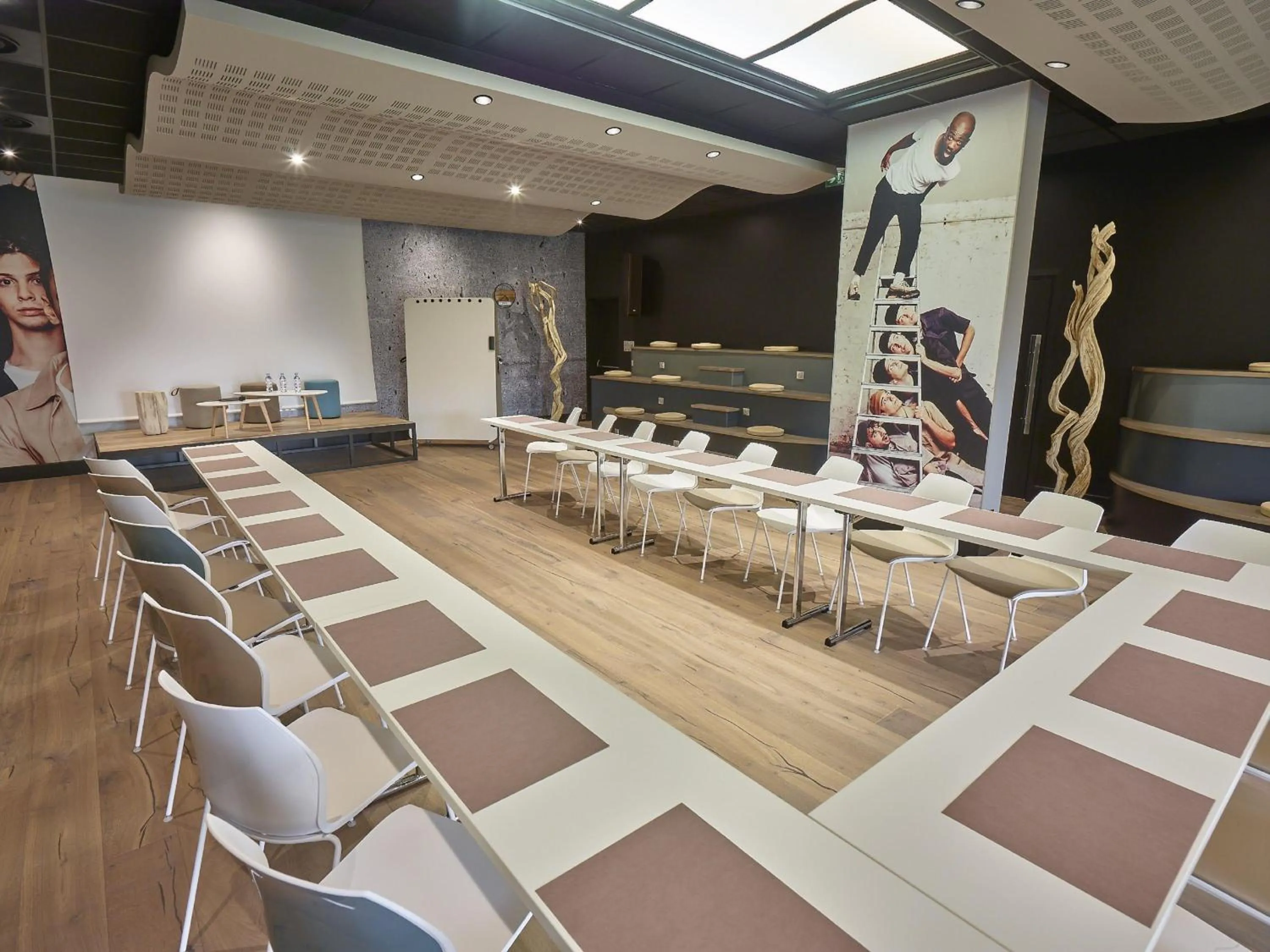 Meeting/conference room in ibis Poitiers Site du Futuroscope