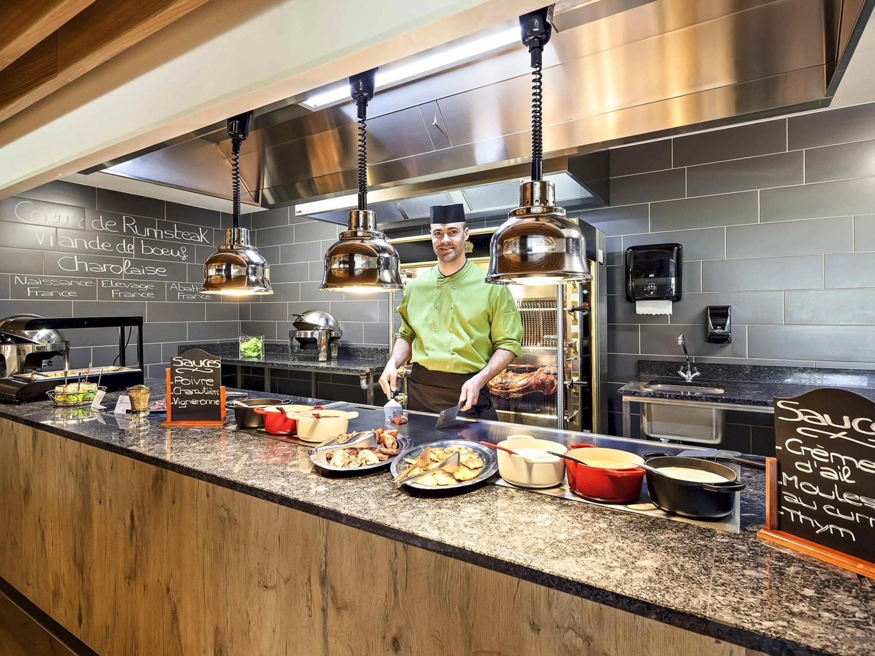 Restaurant/places to eat in ibis Poitiers Site du Futuroscope