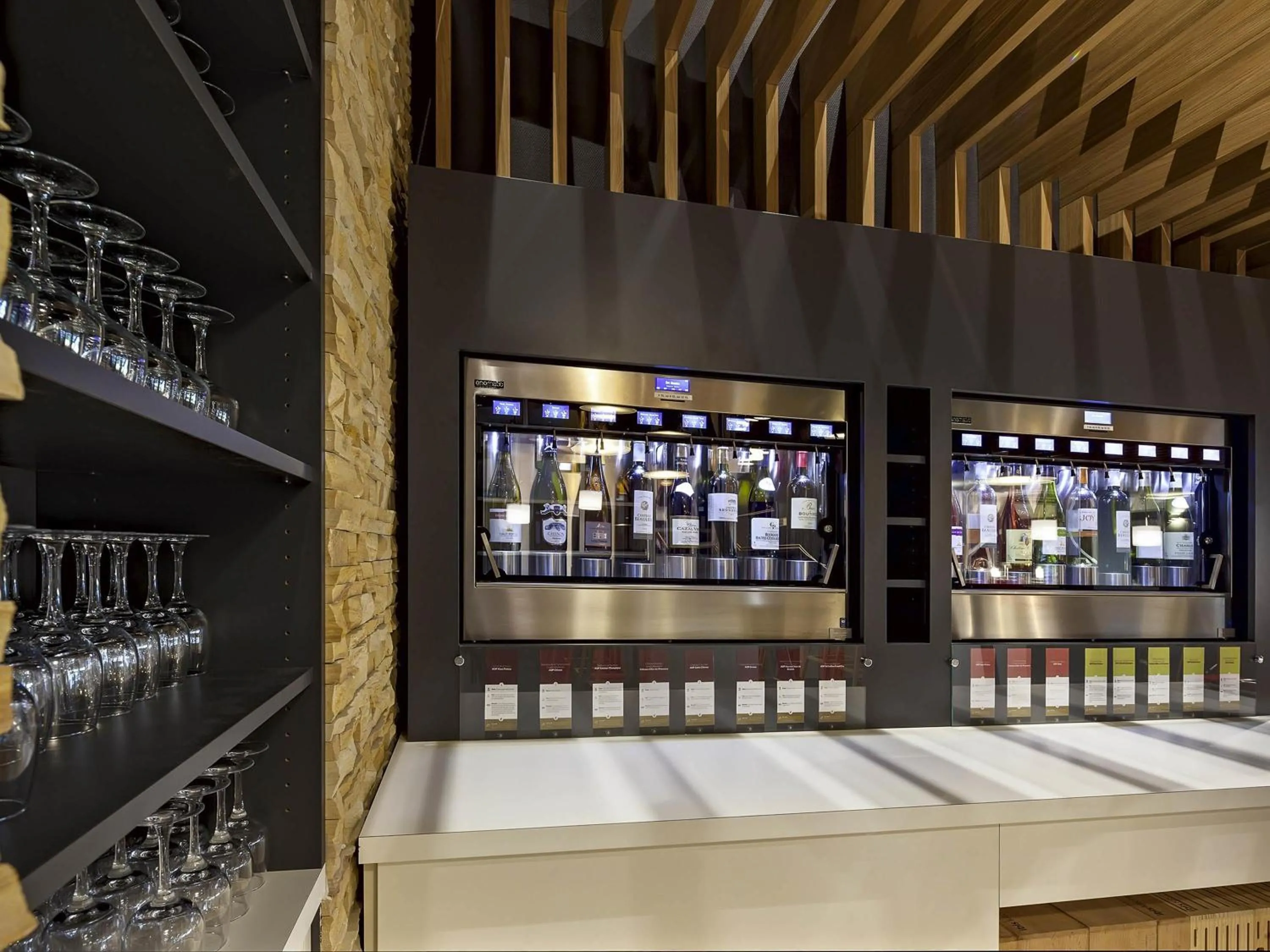 Restaurant/places to eat in ibis Poitiers Site du Futuroscope