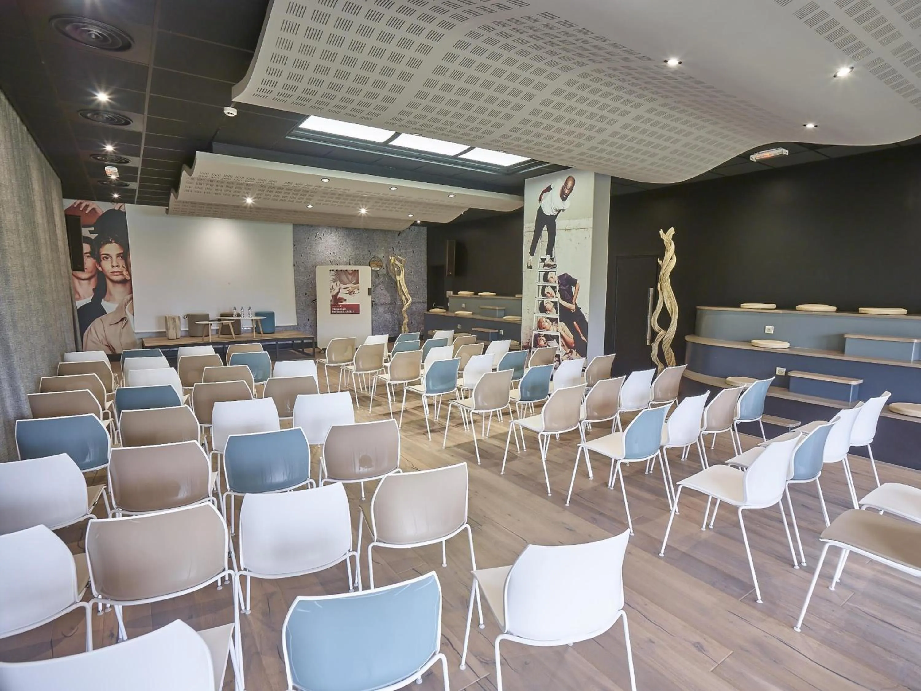 Meeting/conference room in ibis Poitiers Site du Futuroscope
