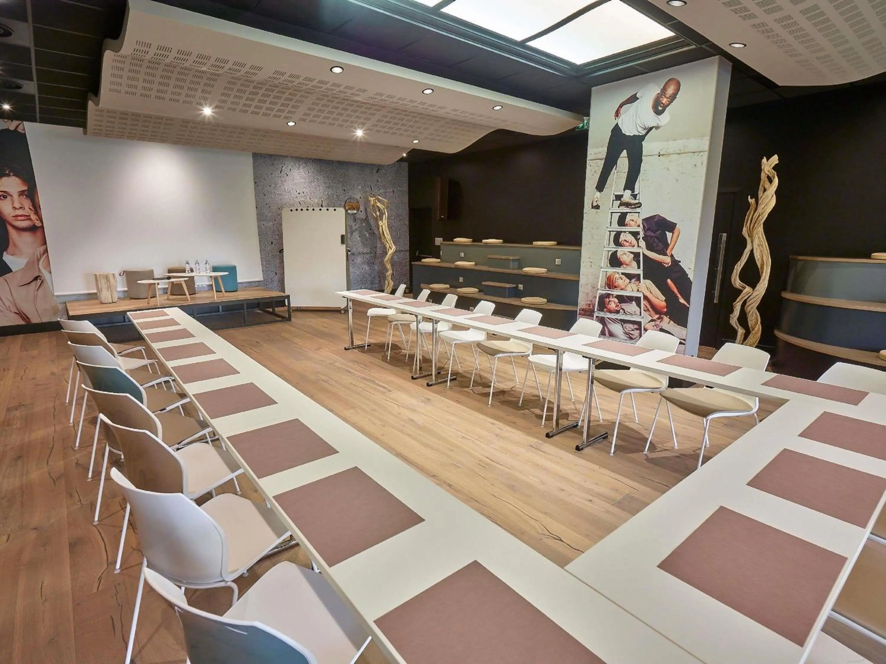 Meeting/conference room in ibis Poitiers Site du Futuroscope