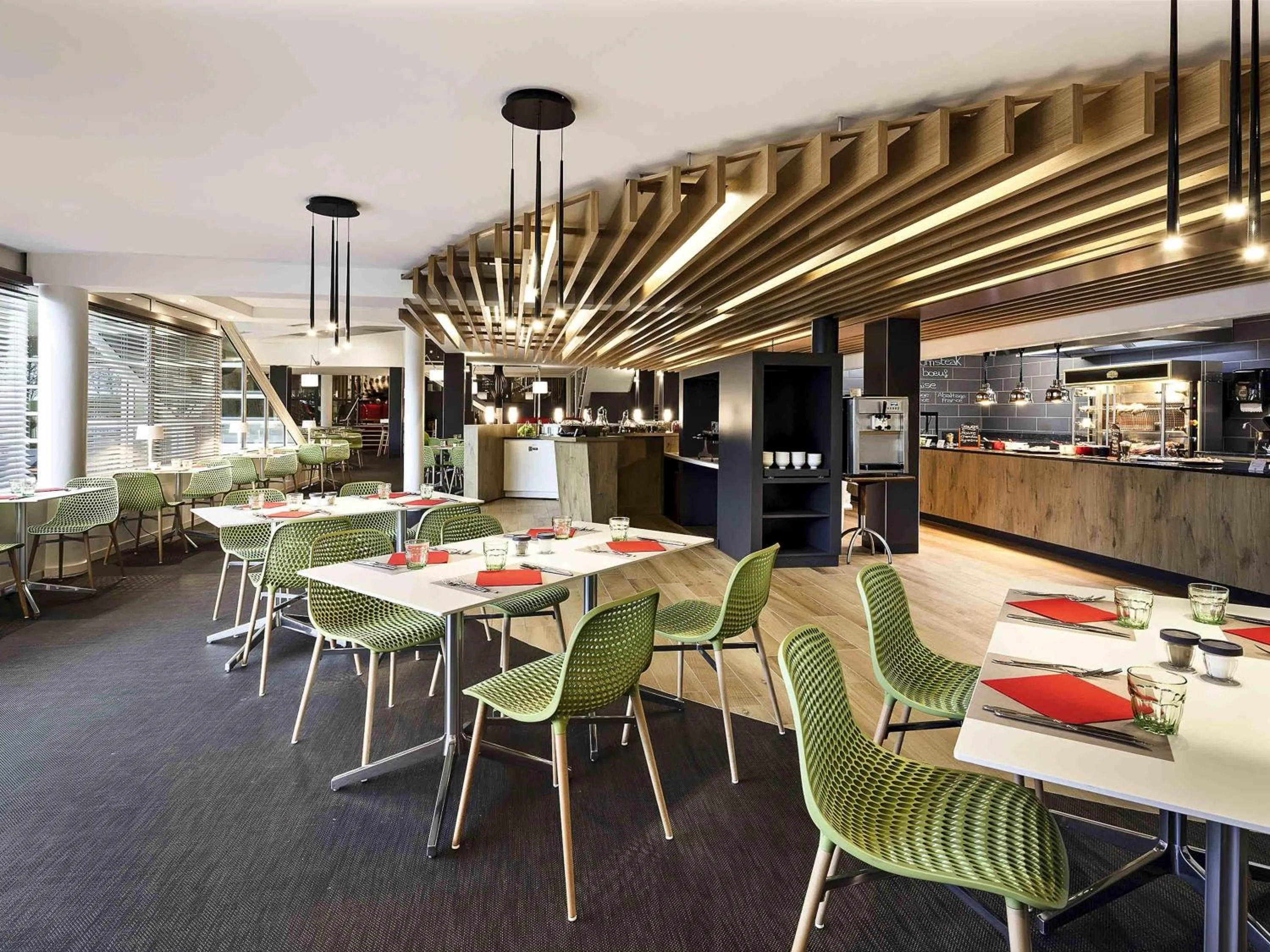 Restaurant/places to eat in ibis Poitiers Site du Futuroscope