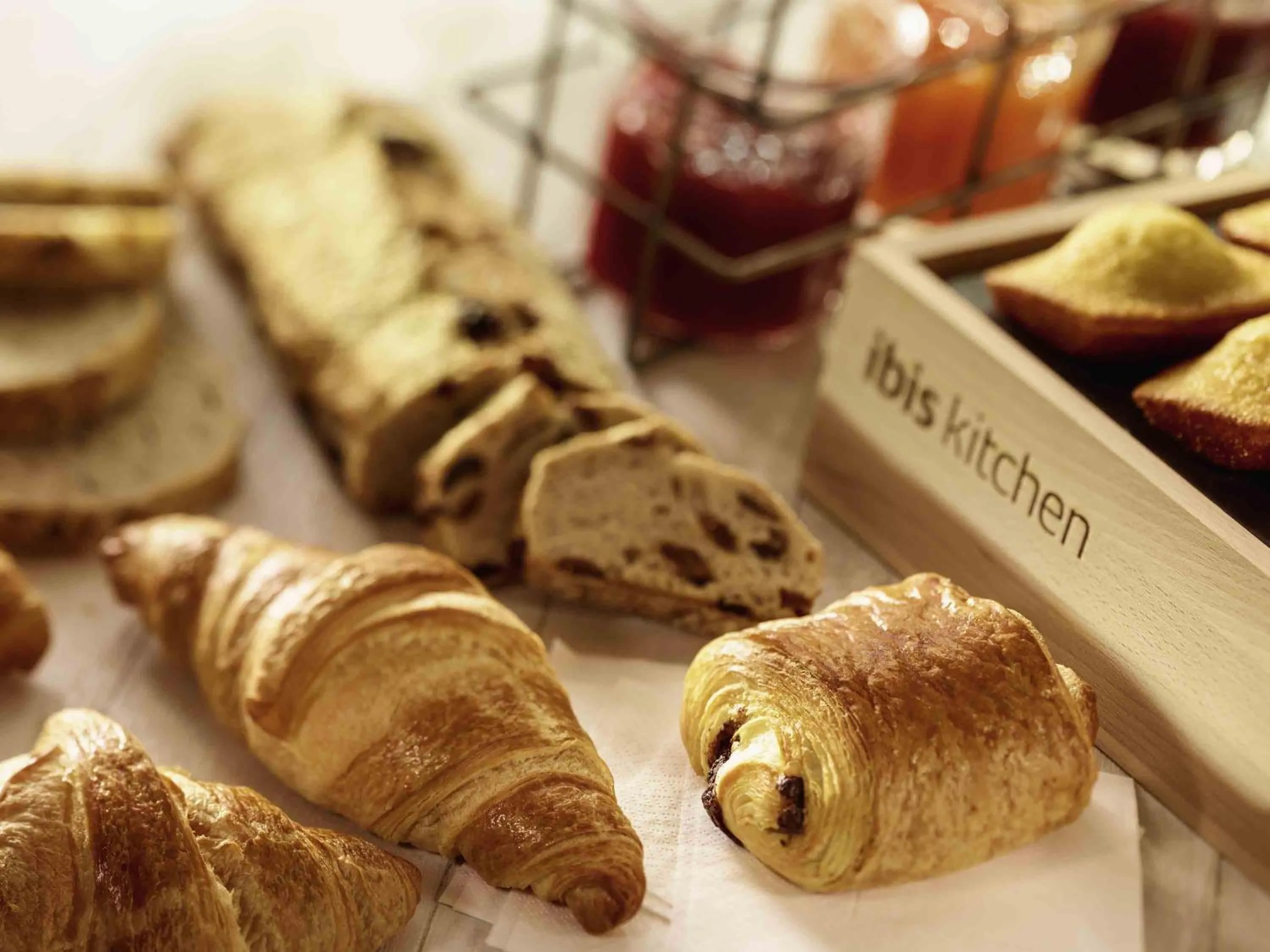Breakfast in ibis Poitiers Site du Futuroscope
