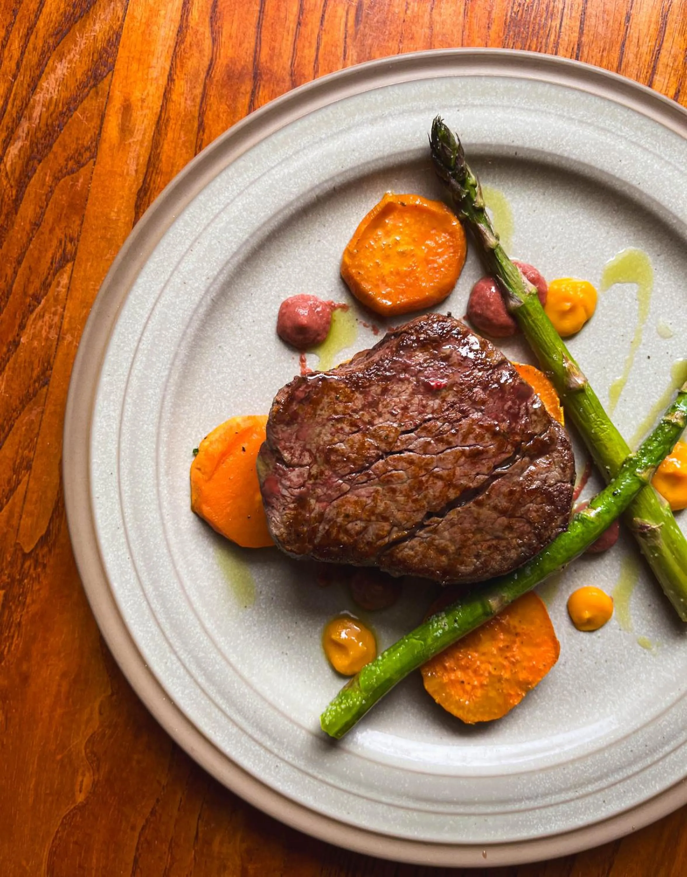 Restaurant/places to eat in Nira Caledonia