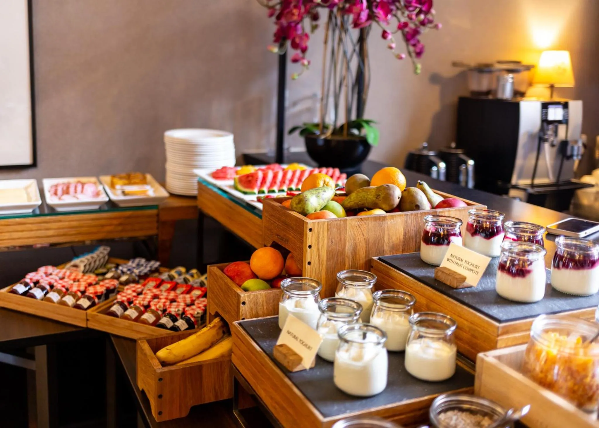 Restaurant/places to eat in Nira Caledonia