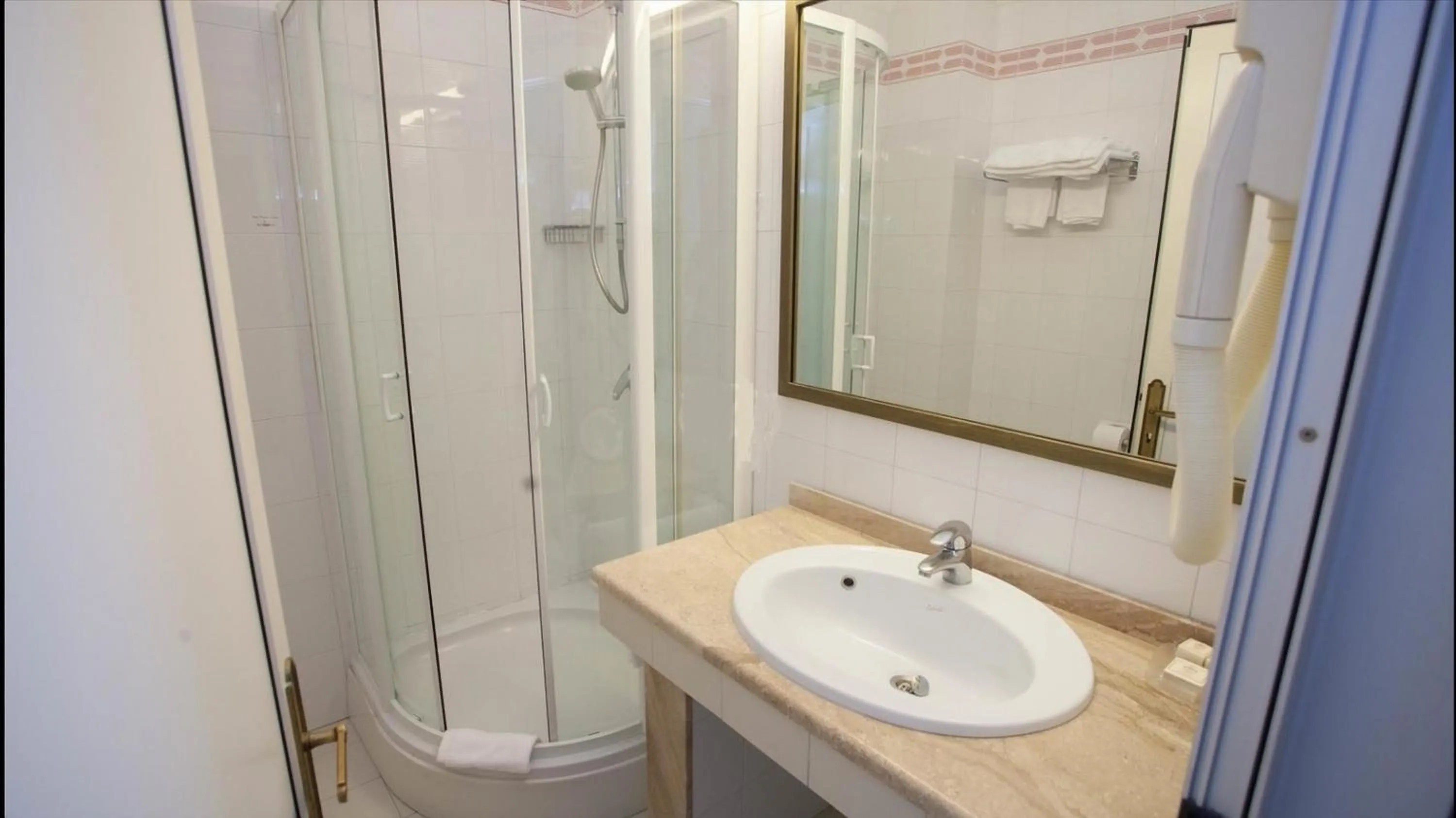 Shower in Hotel Principe Palace