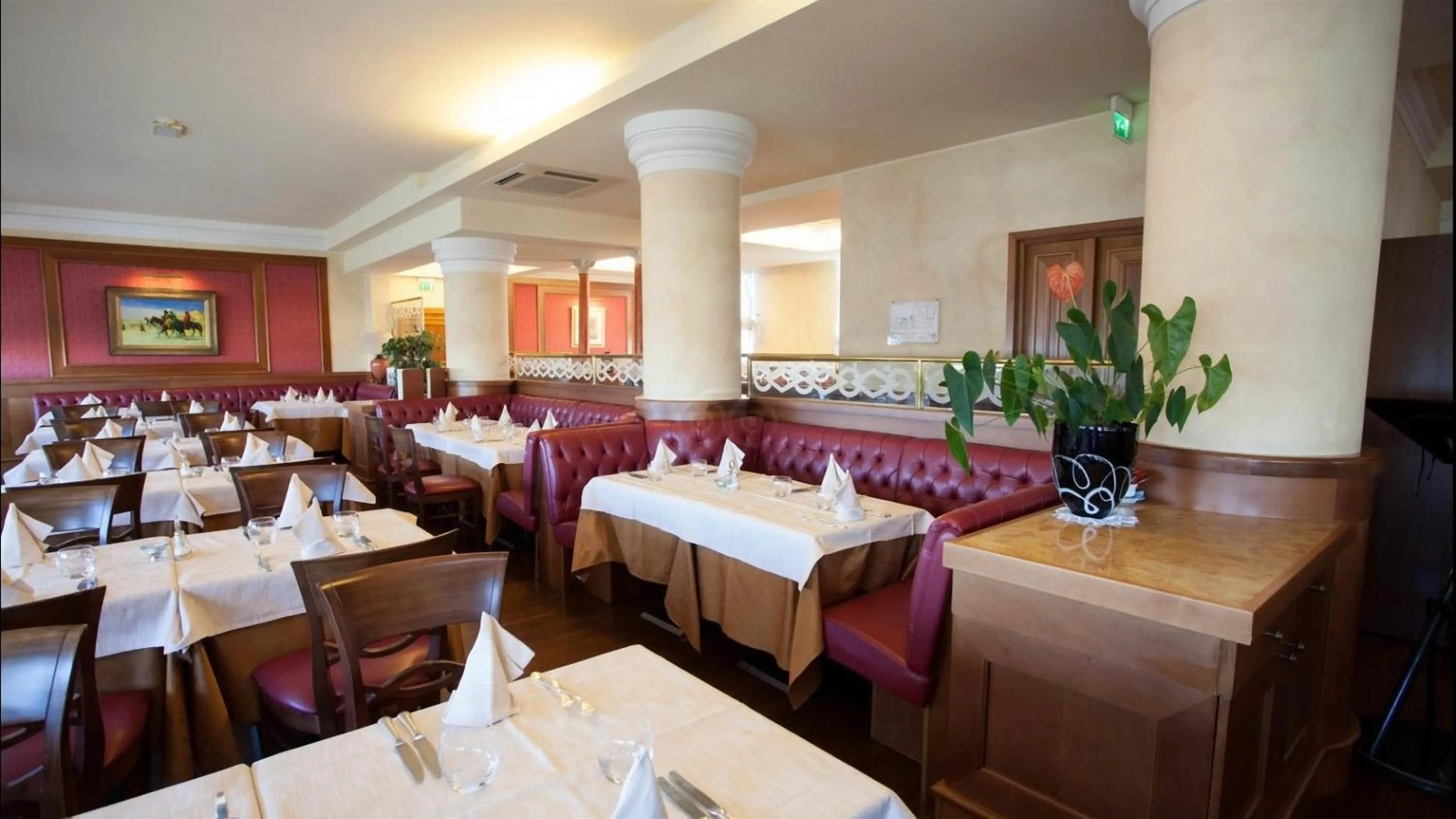 Restaurant/places to eat in Hotel Principe Palace
