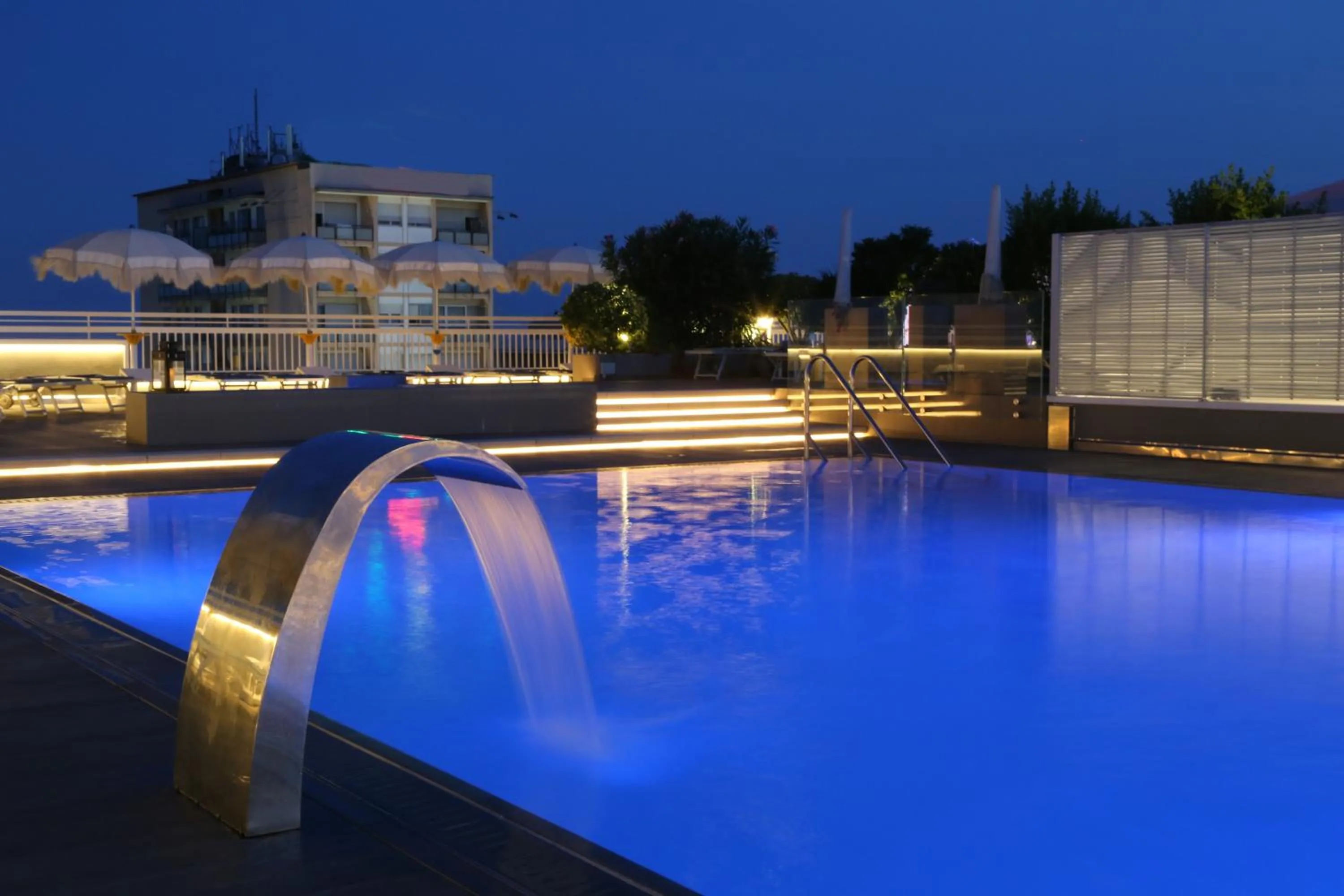 Swimming pool in Hotel Principe Palace