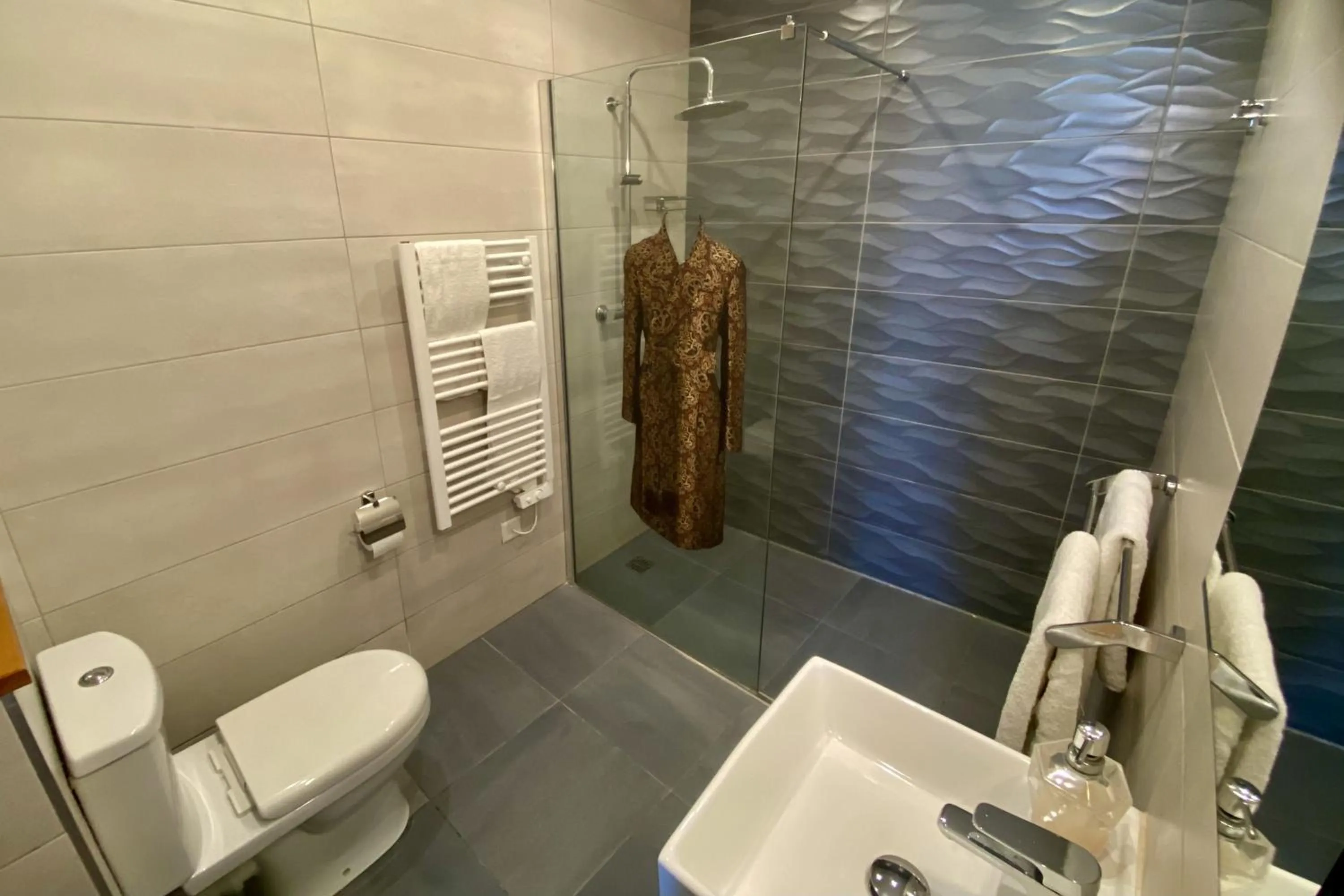 Shower in BOCO Boutique Hotel