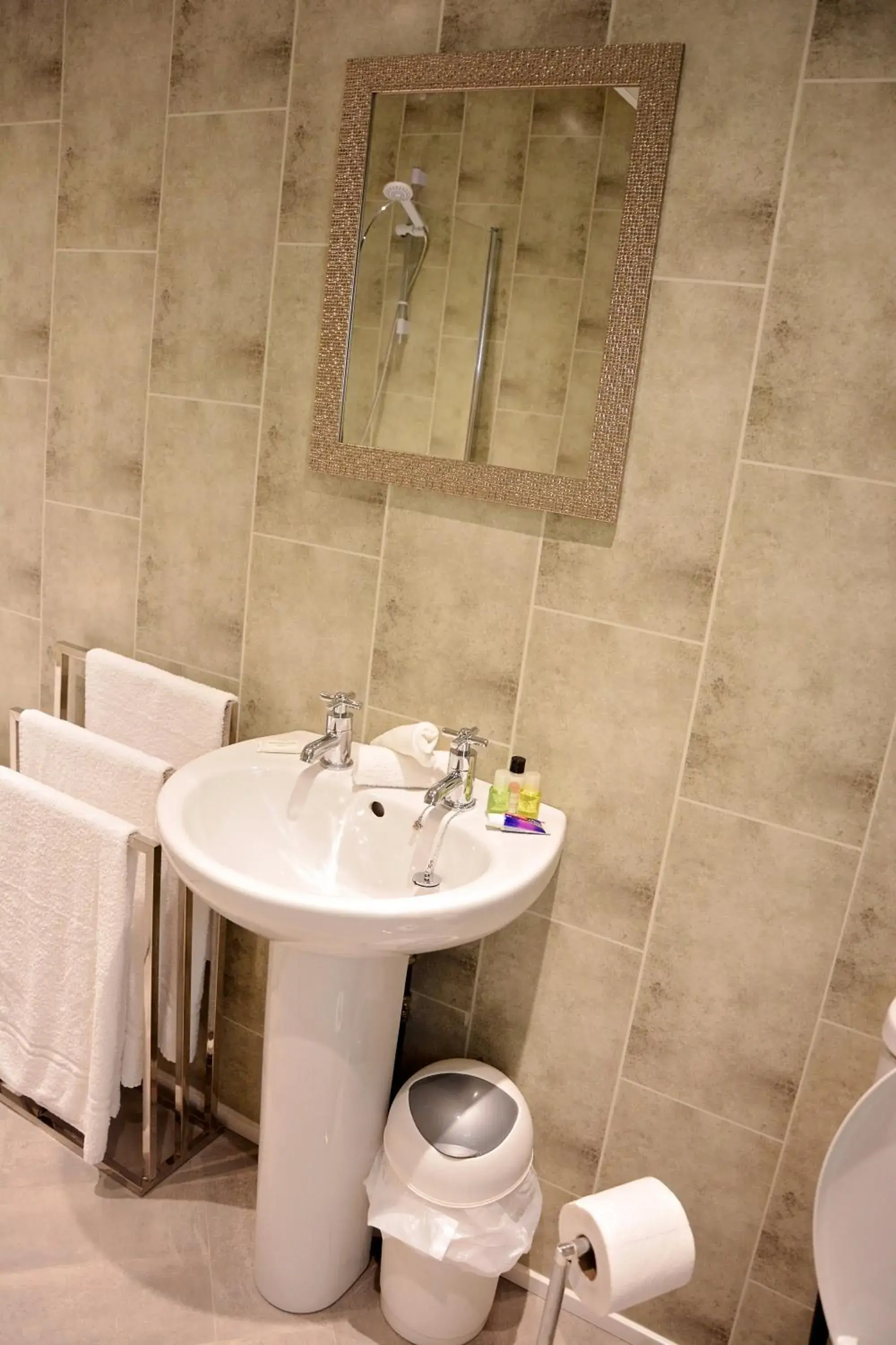 Deluxe King Room in The Oxfordshire Deluxe King Room in The Oxfordshire