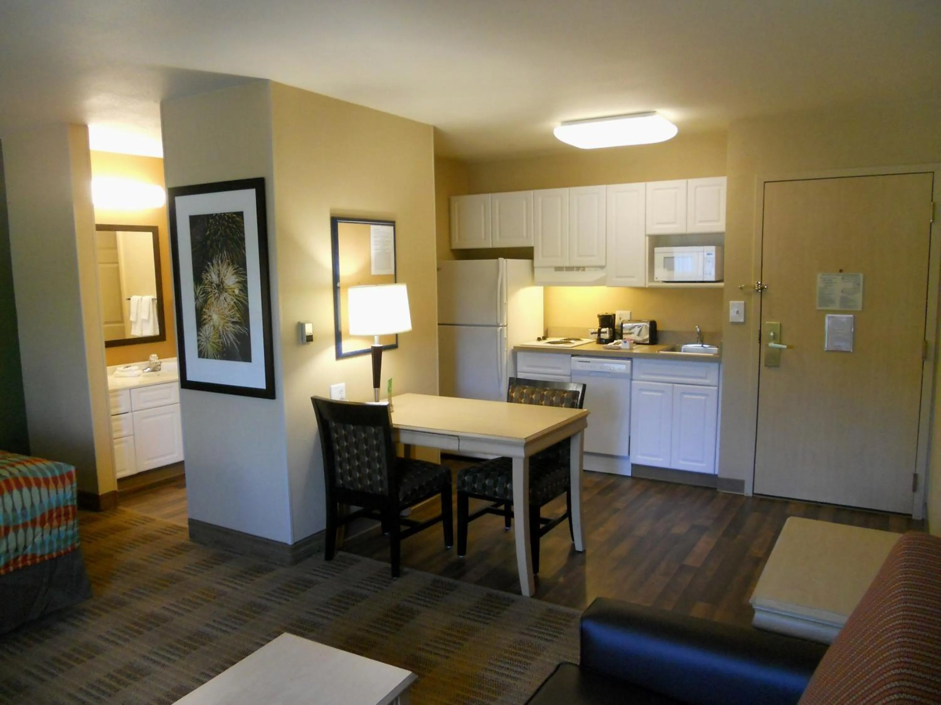 Kitchen or kitchenette in Extended Stay America Suites - Orlando - Lake Buena Vista