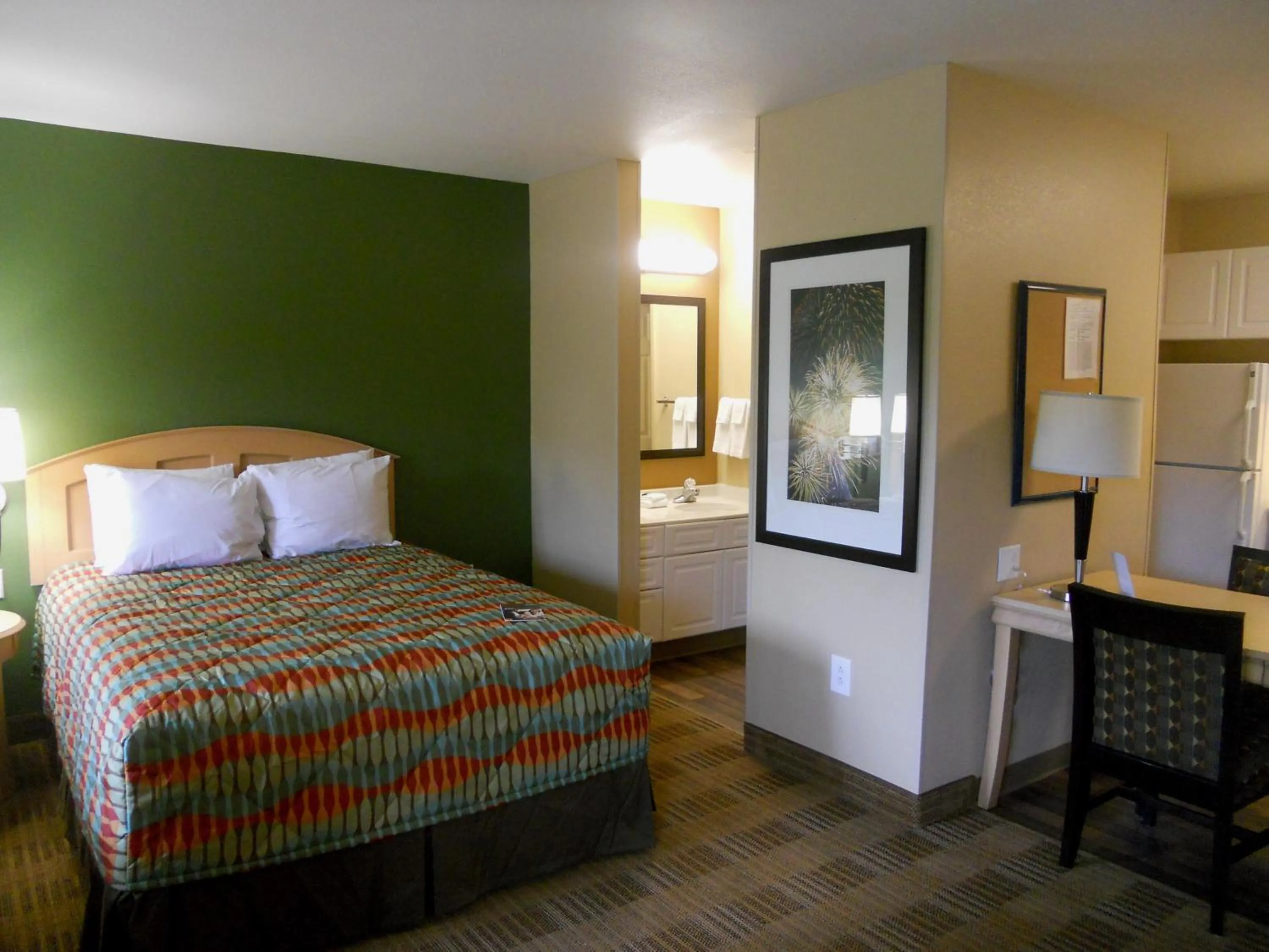 Bed in Extended Stay America Suites - Orlando - Lake Buena Vista