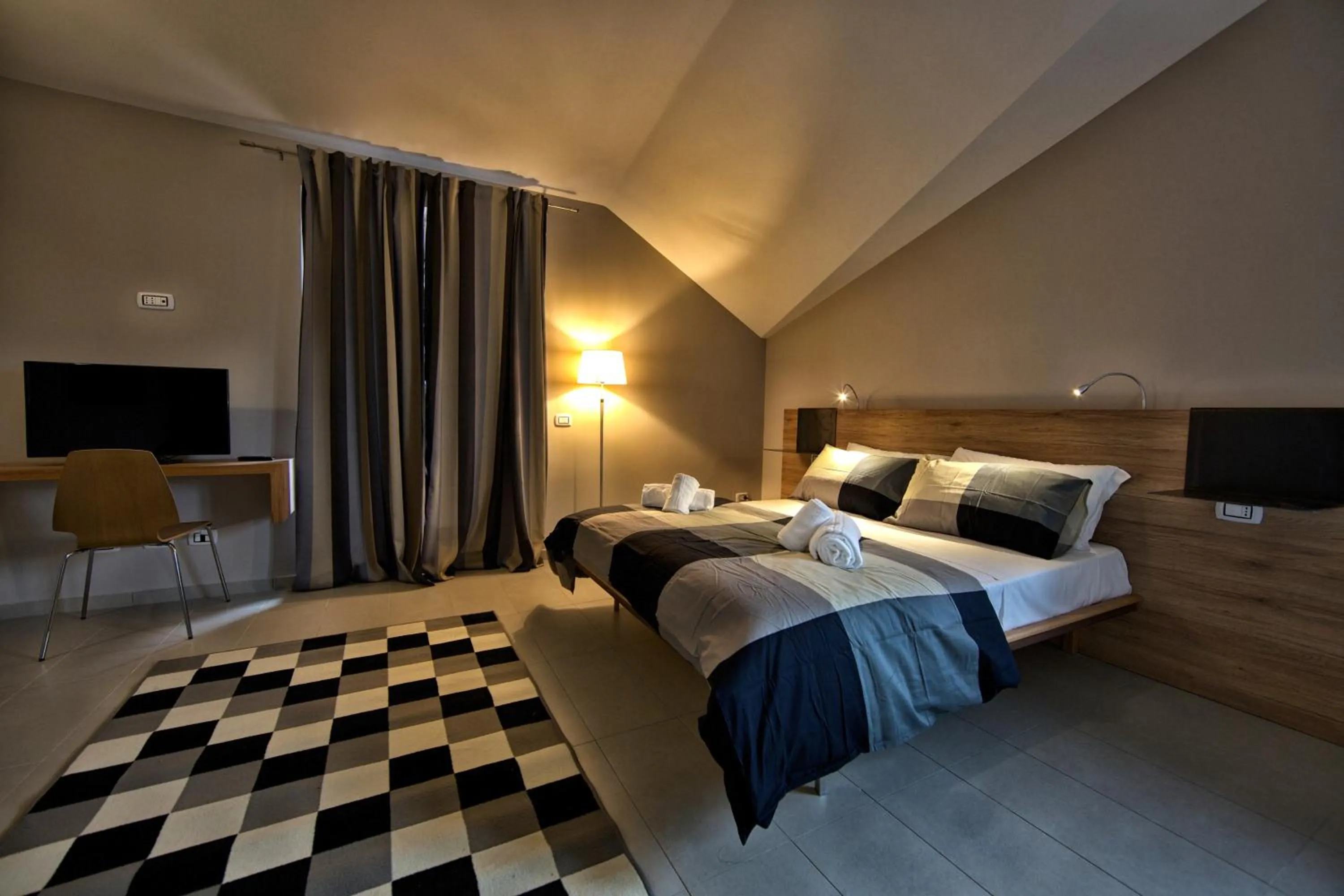 Photo of the whole room, Bed in lepini suites affittacamere