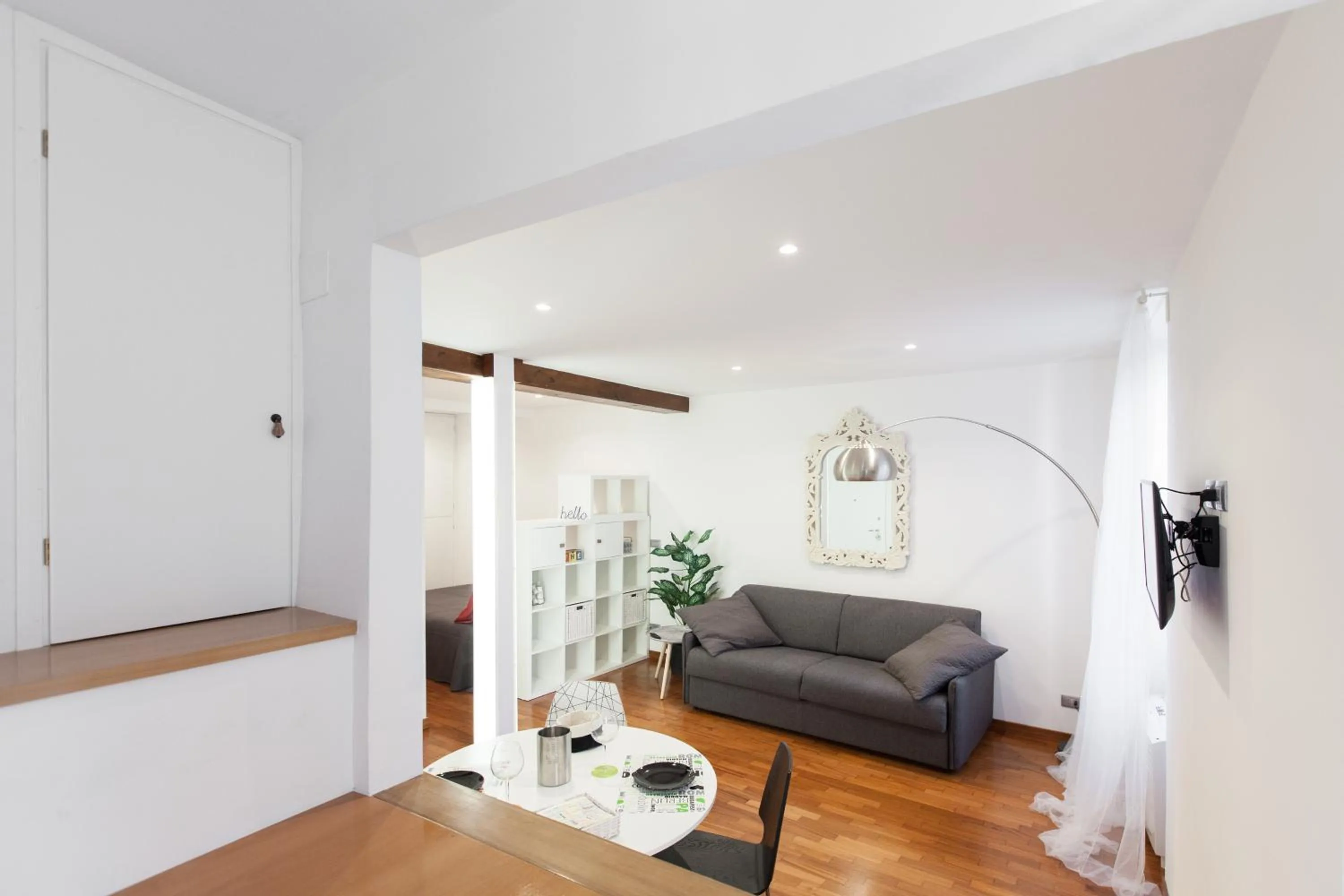 Communal lounge/ TV room, Bed in Urbana Lodge, Monti