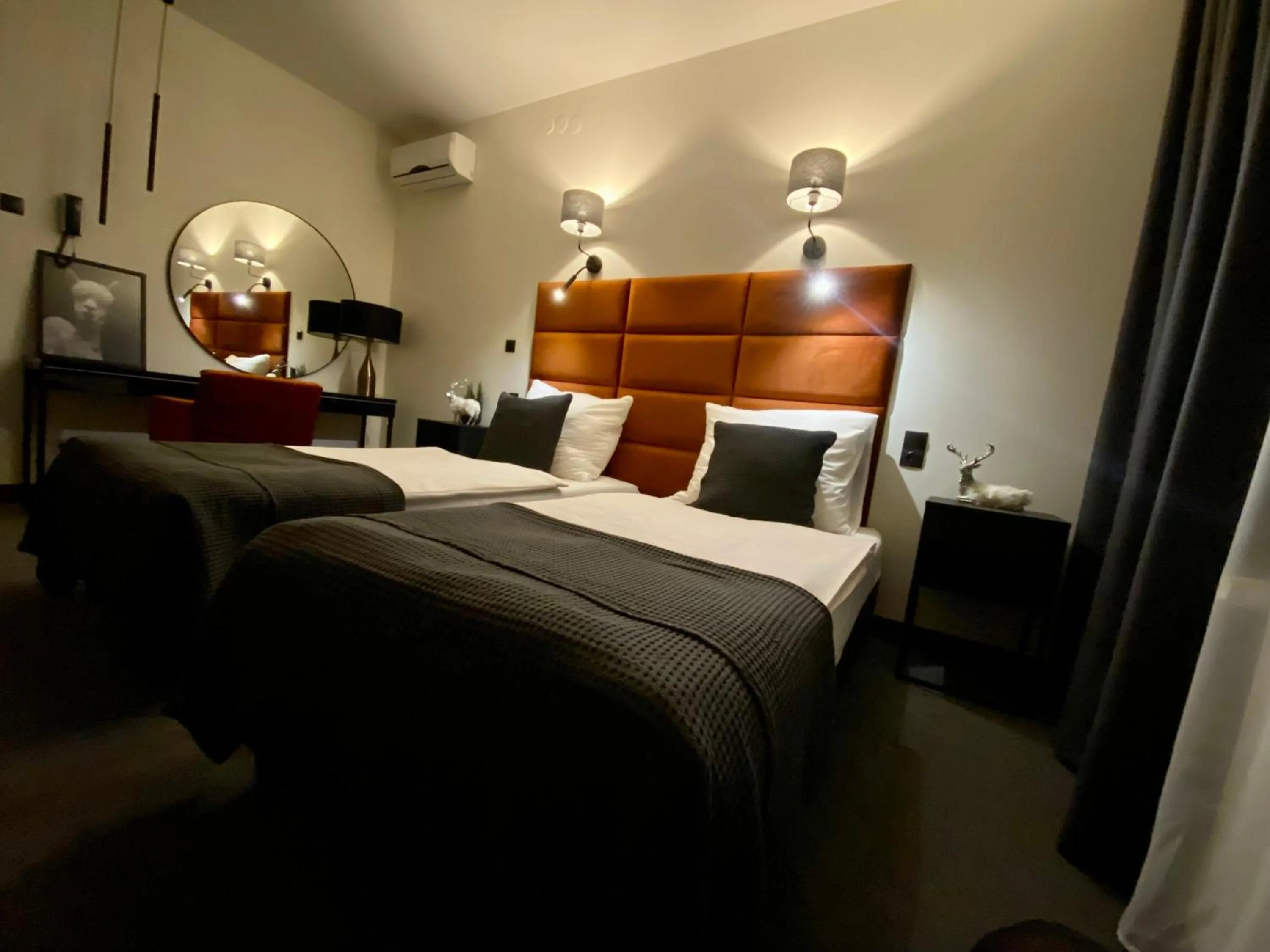 Bed in Hotel "Księżyc" w Świebodzicach