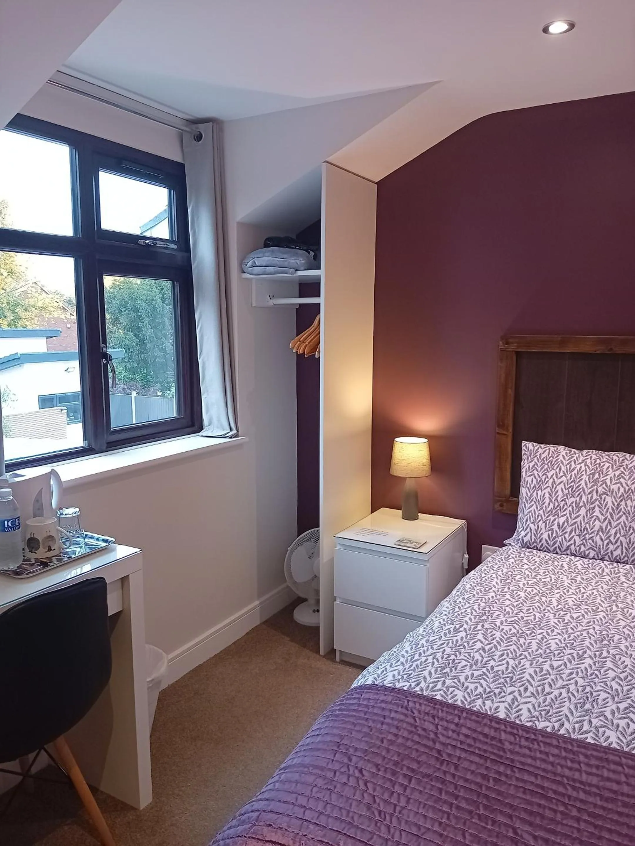 Bedroom, Bed in Middle House