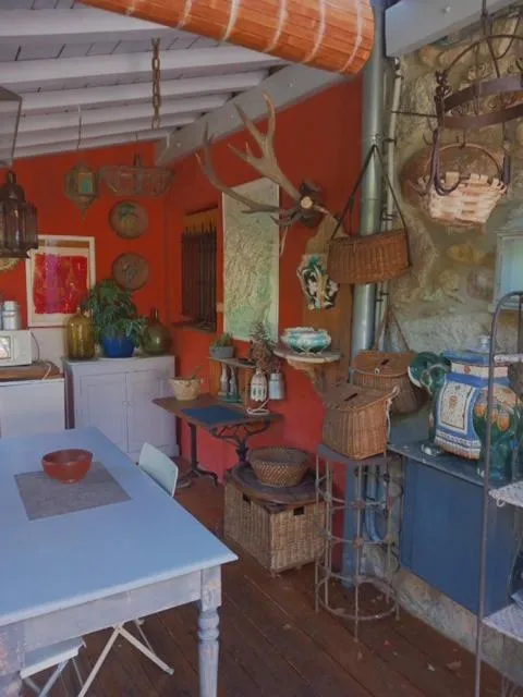 Kitchen or kitchenette in la maison d'Anna chambres d hôtes
