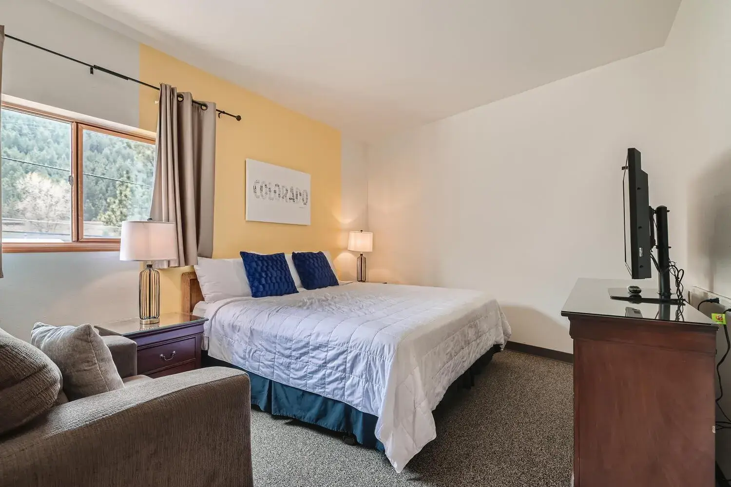 One-Bedroom Suite - Upper Floor in Uplift Inn One-Bedroom Suite - Upper Floor in Uplift Inn