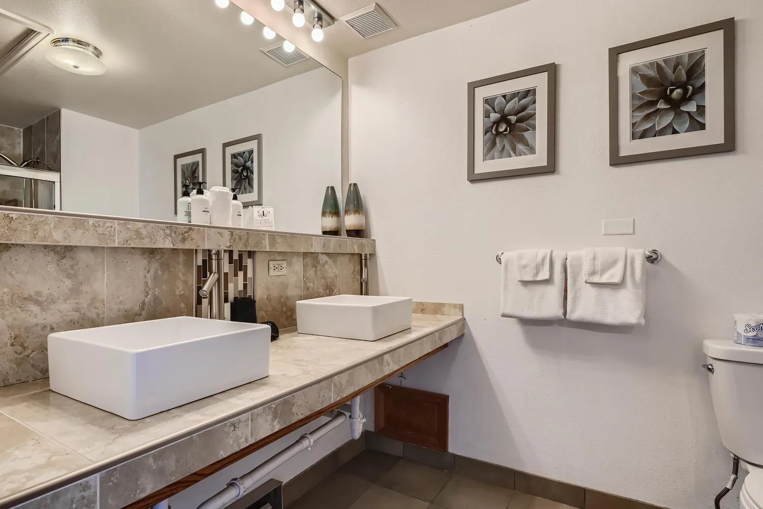 Bathroom in Uplift Inn