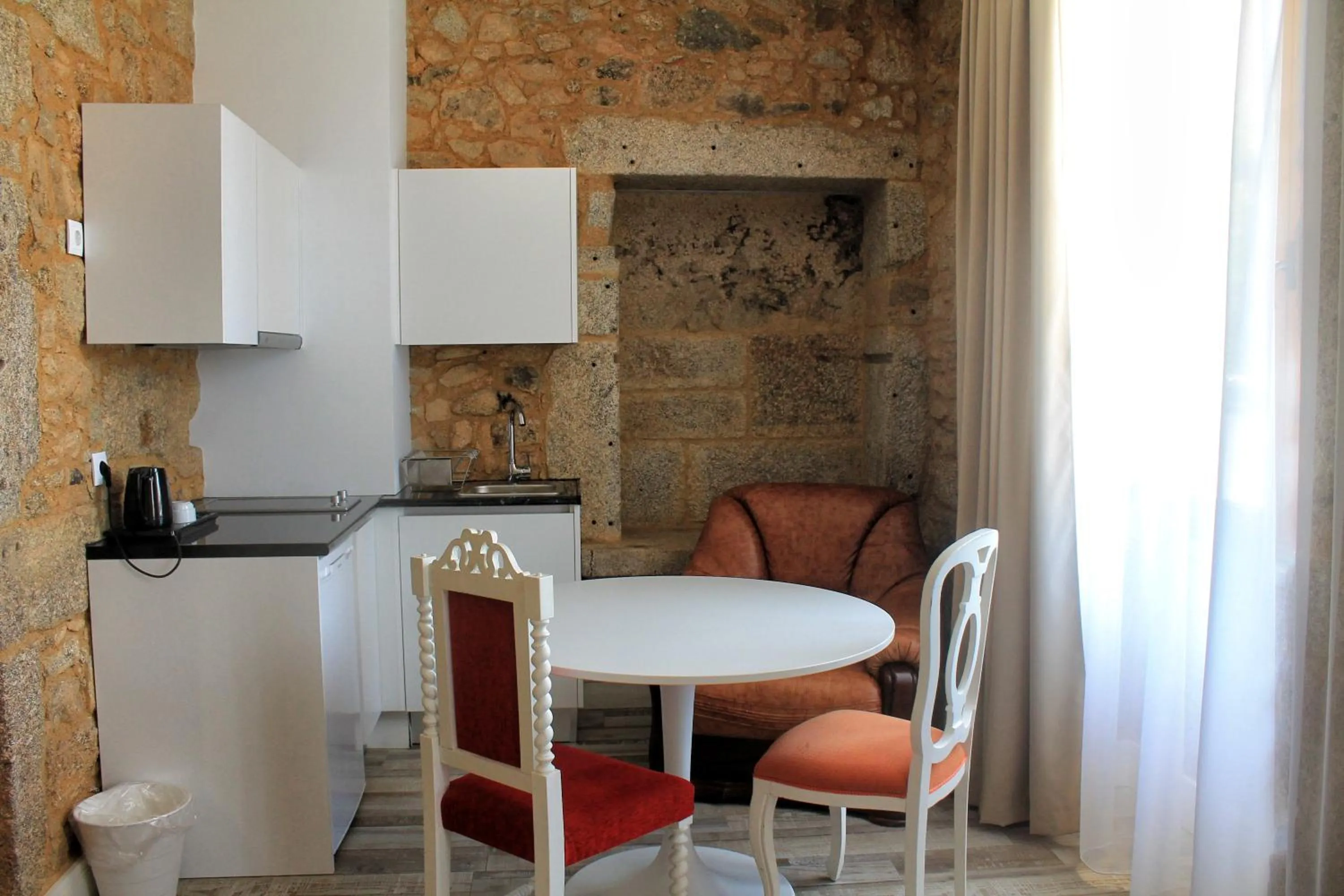 Kitchen or kitchenette in Art'Otel Barcelos