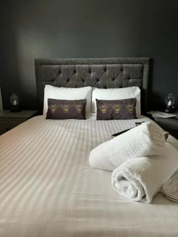 Bed in The Horseshoe & Castle