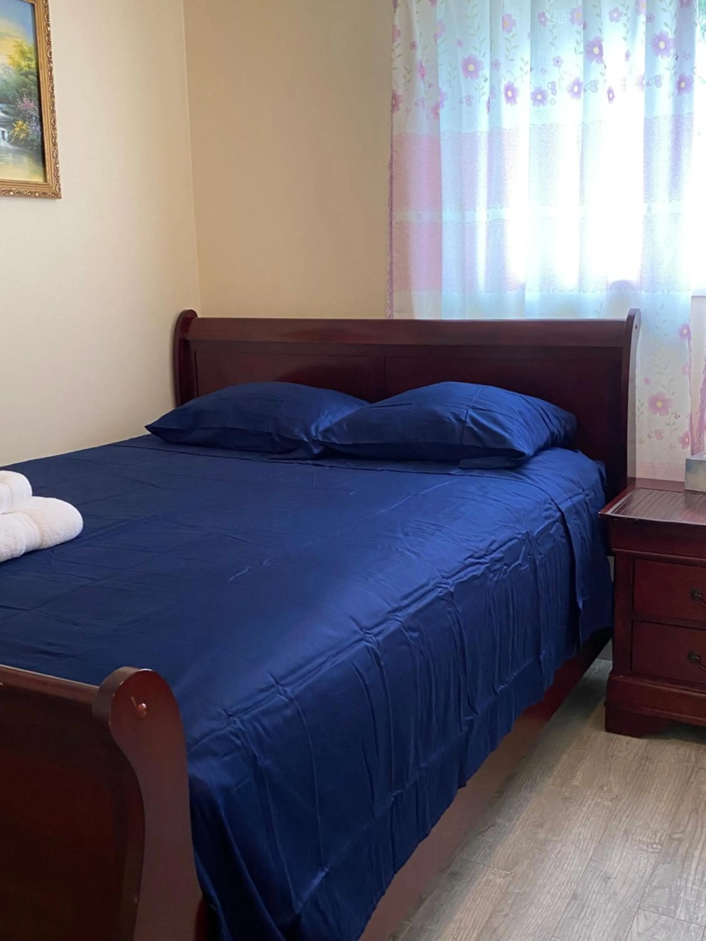 Bed in Richmond Vancouver Airport Comfy Home