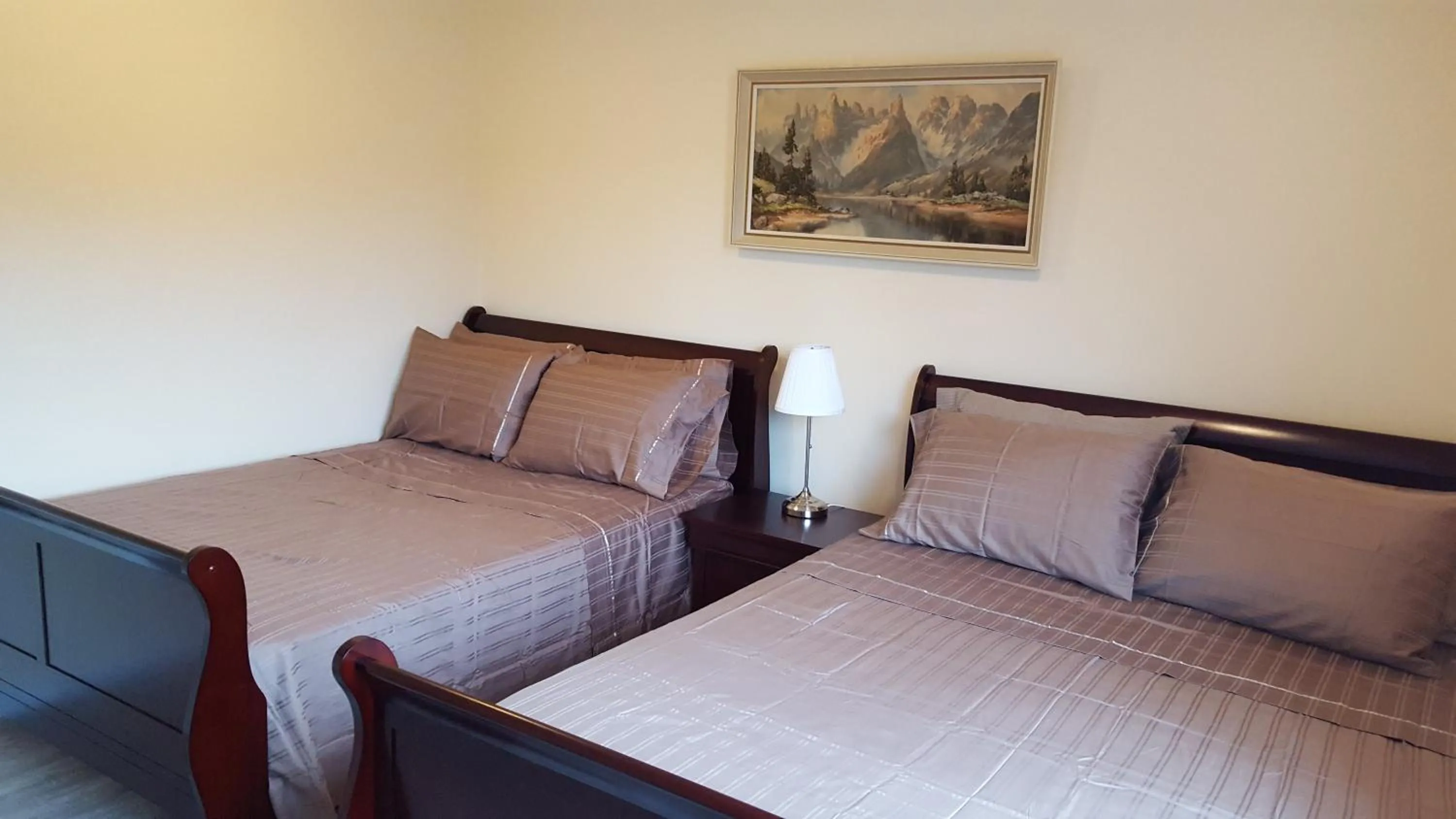 Bed in Richmond Vancouver Airport Comfy Home