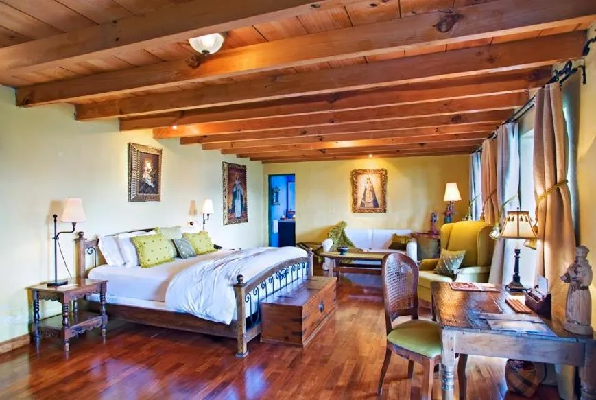 Bedroom, Bed in Hotel Casa Palopo