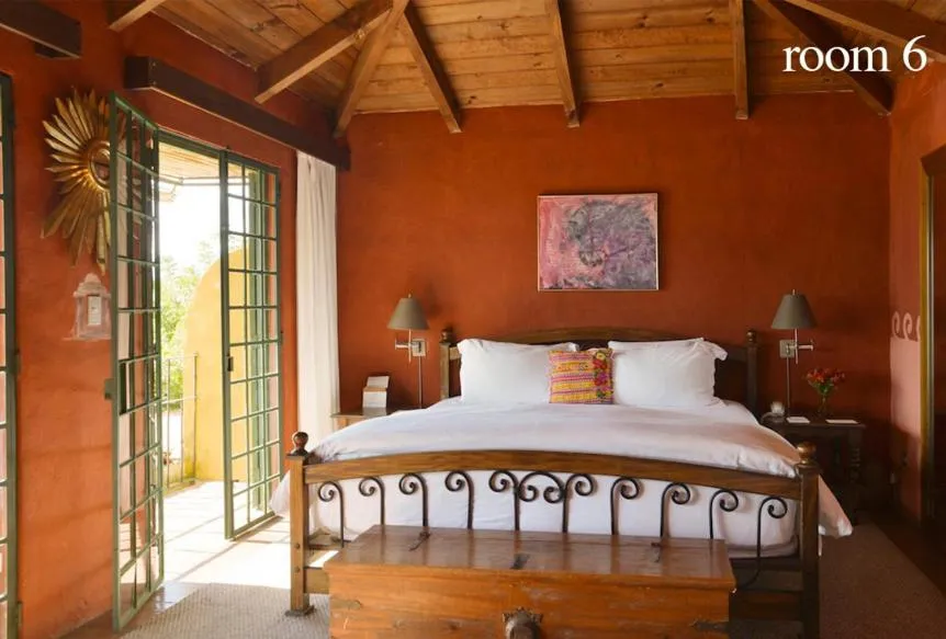 Bedroom, Bed in Hotel Casa Palopo