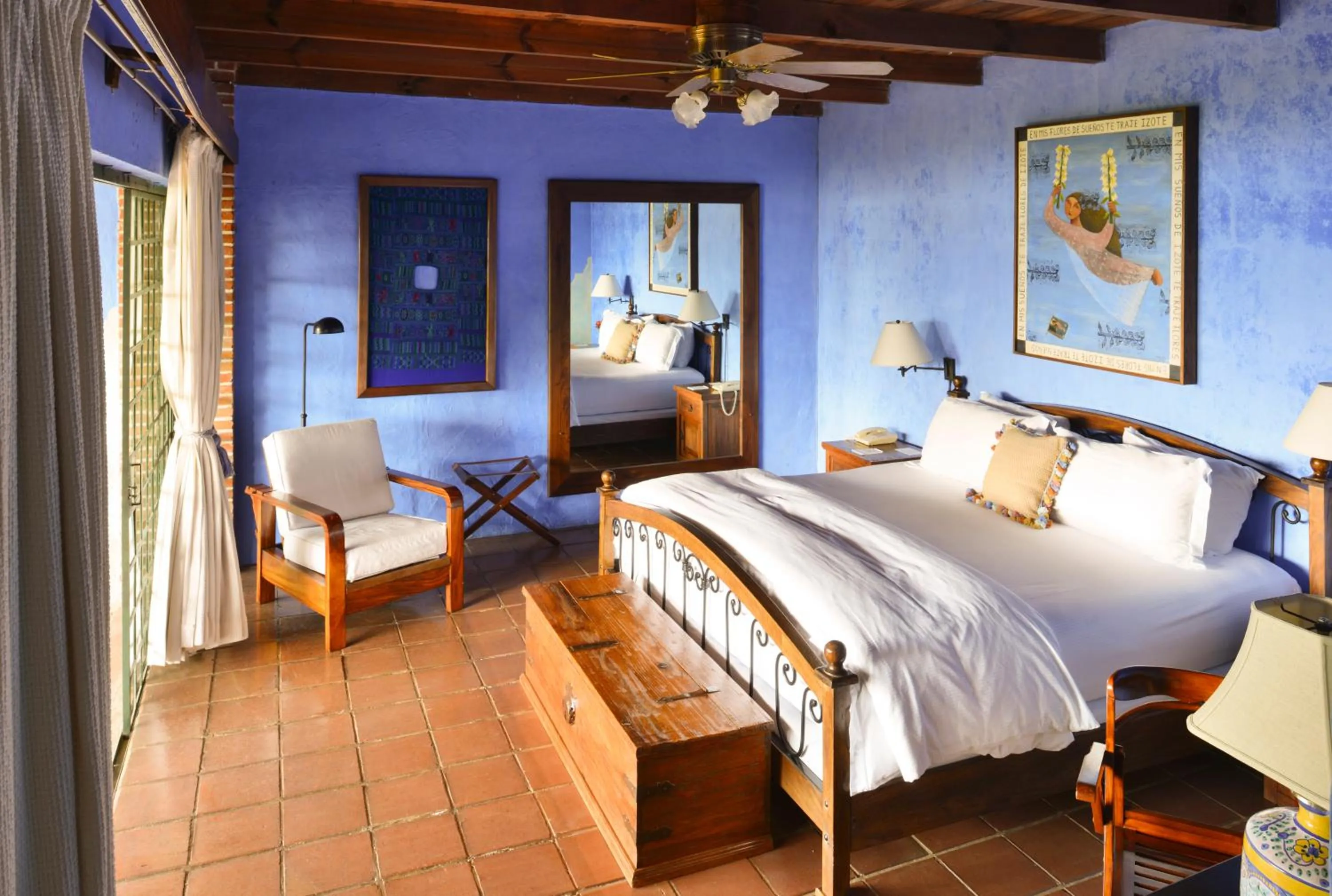 Bedroom, Bed in Hotel Casa Palopo