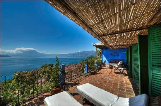 Patio in Hotel Casa Palopo