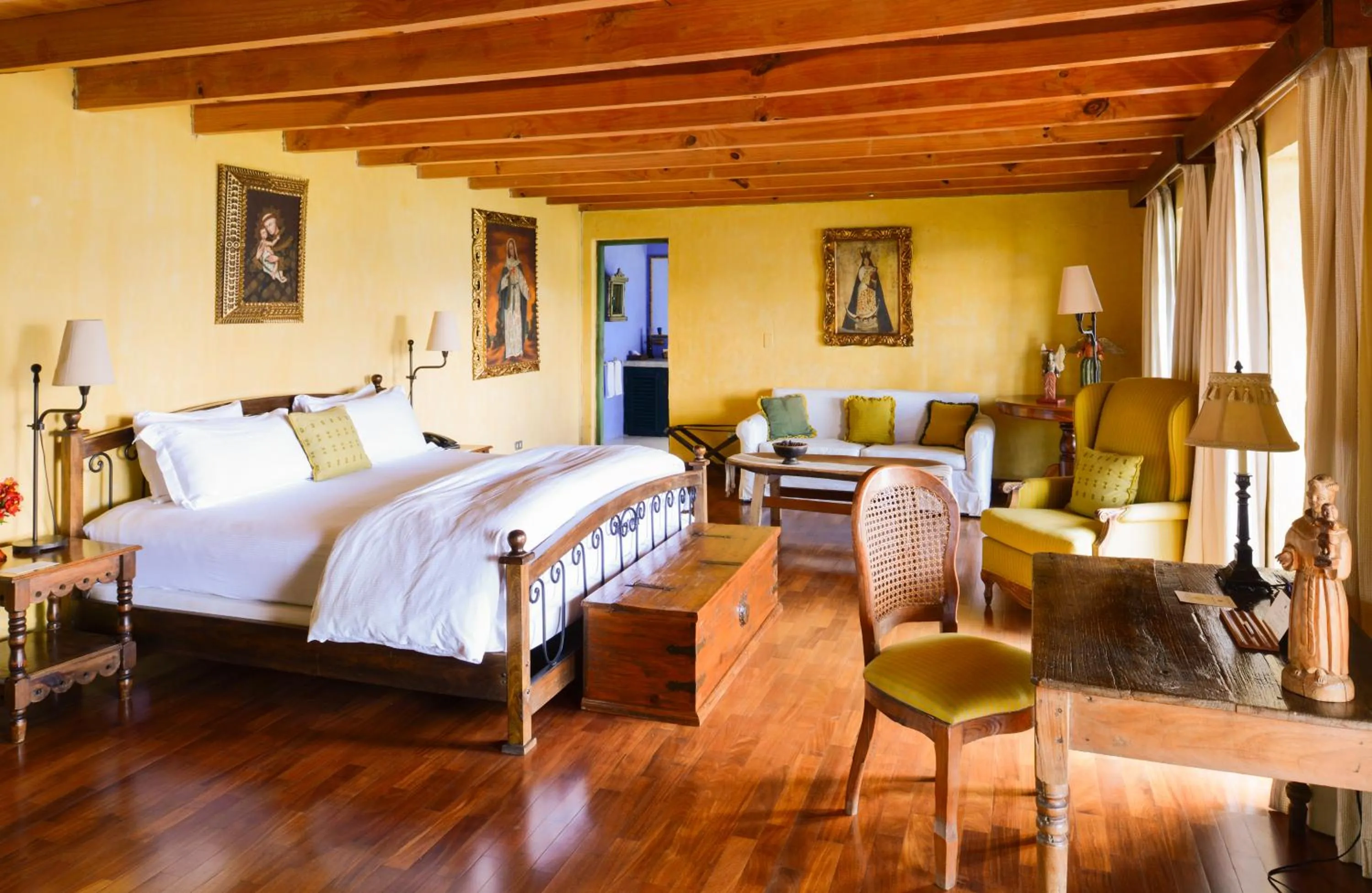 Bedroom, Bed in Hotel Casa Palopo