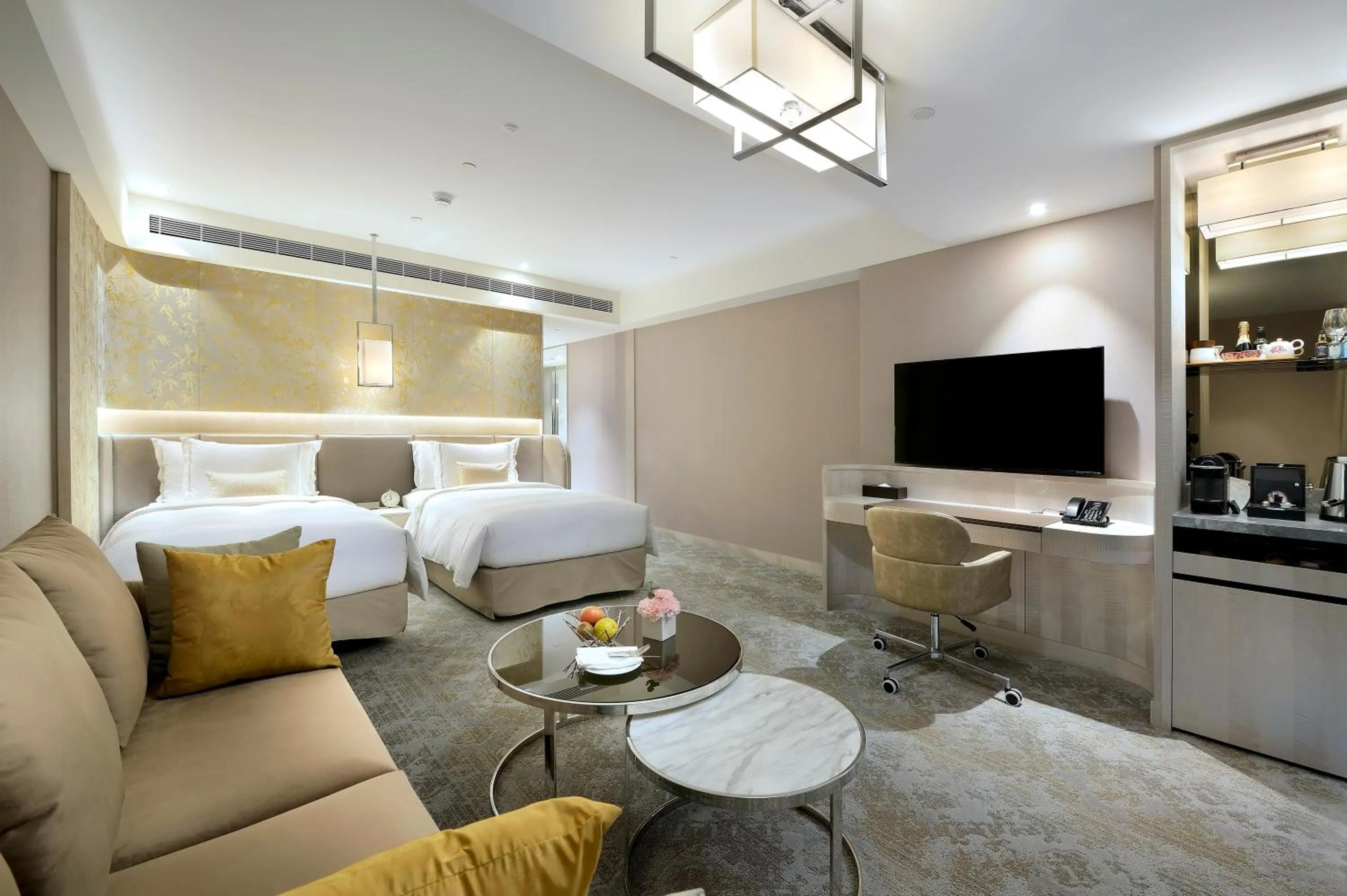 Photo of the whole room, Bed in Caesar Park Hotel Banqiao