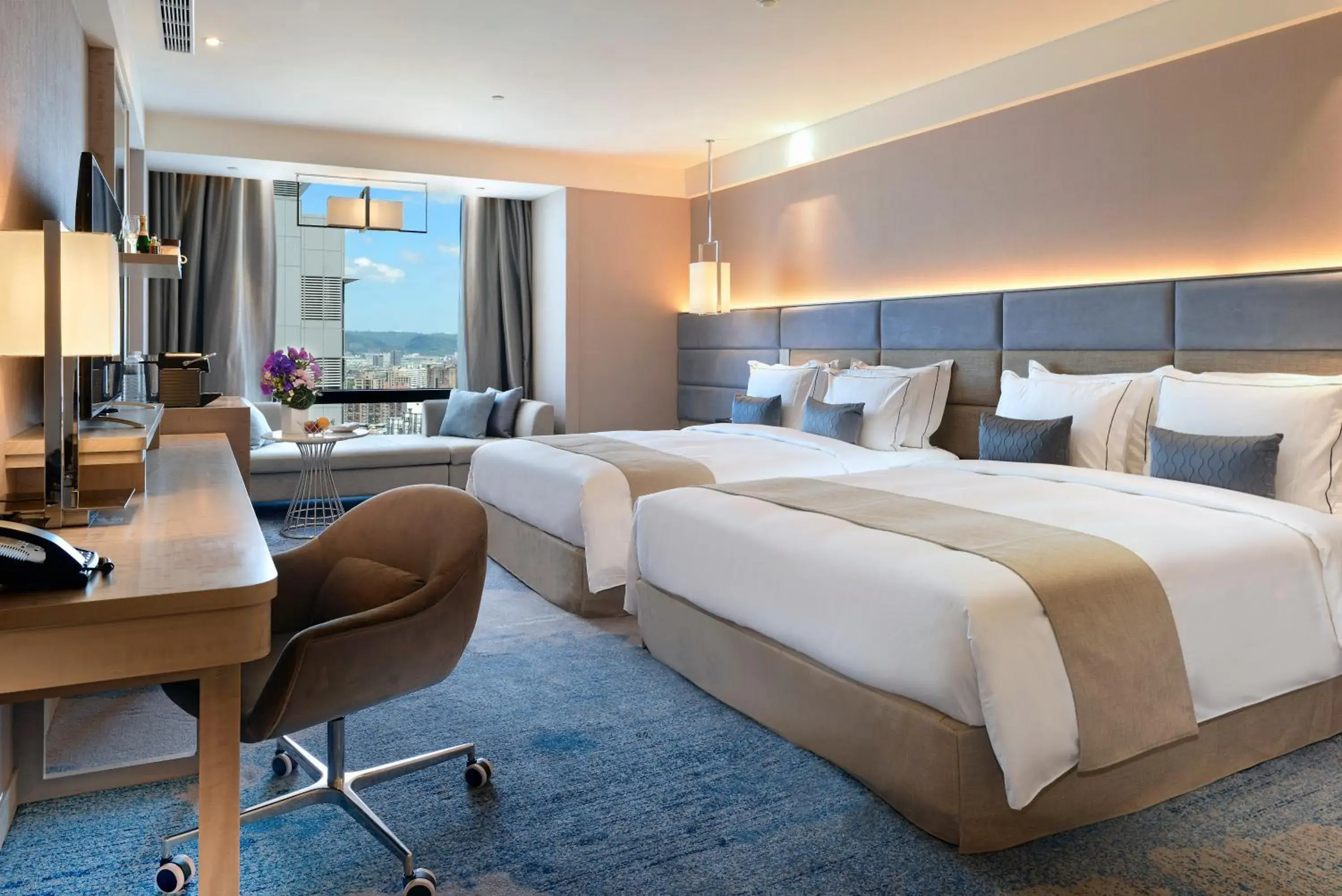 Superior Quadruple Room in Caesar Park Hotel Banqiao Superior Quadruple Room in Caesar Park Hotel Banqiao